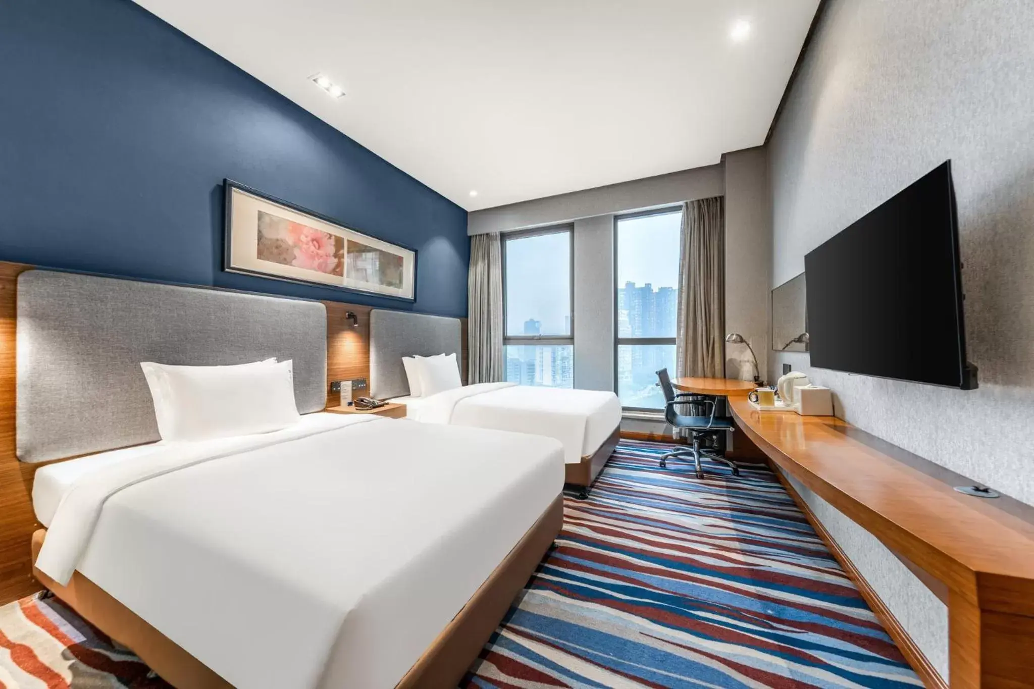 Photo of the whole room, Bed in Holiday Inn Express Chongqing Guanyinqiao , an IHG Hotel