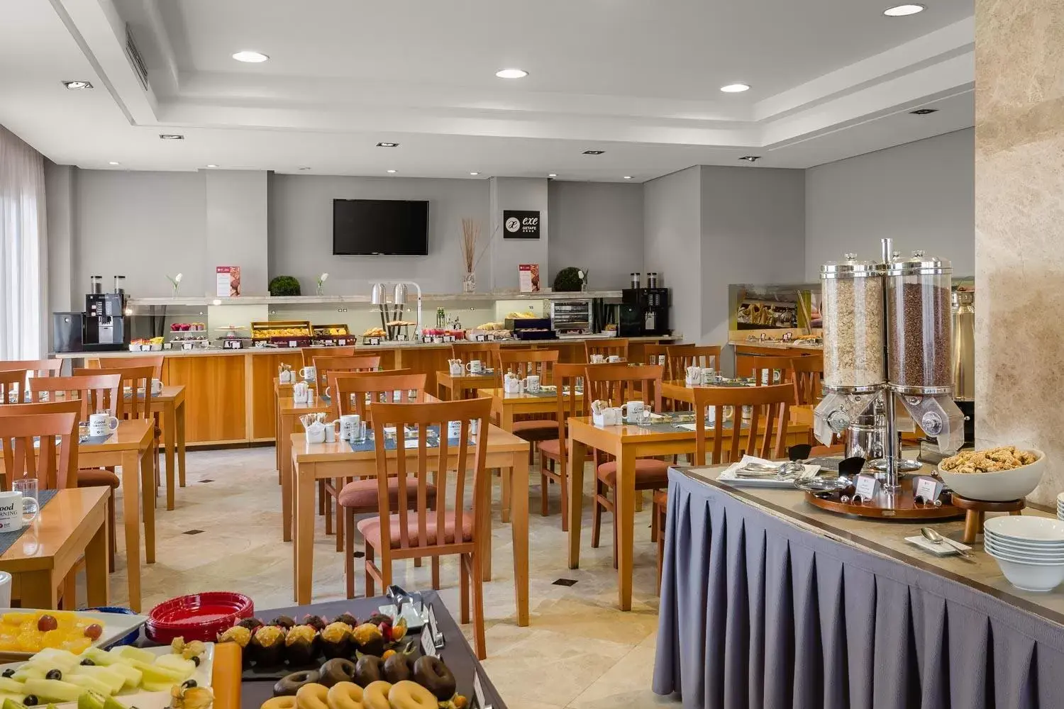 Buffet breakfast, Restaurant/Places to Eat in Exe Getafe