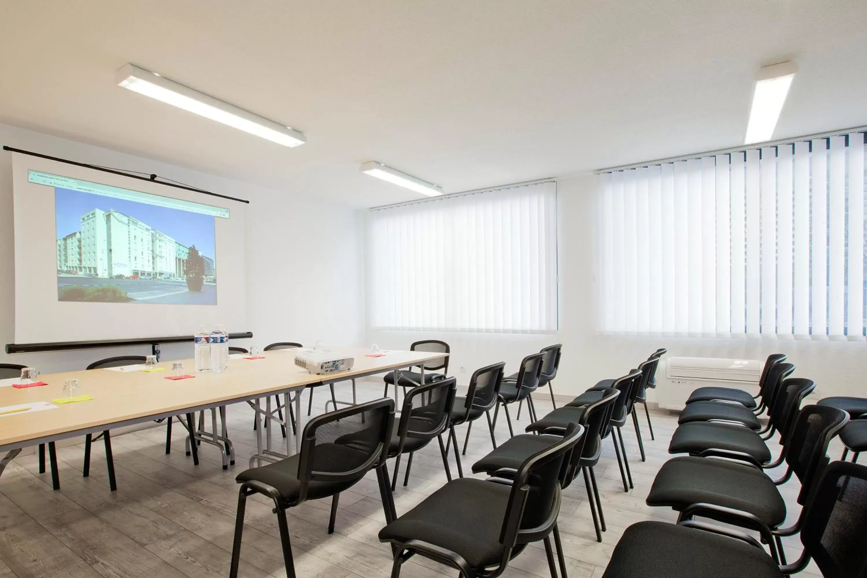 Meeting/conference room in Séjours & Affaires Lyon Saint-Nicolas