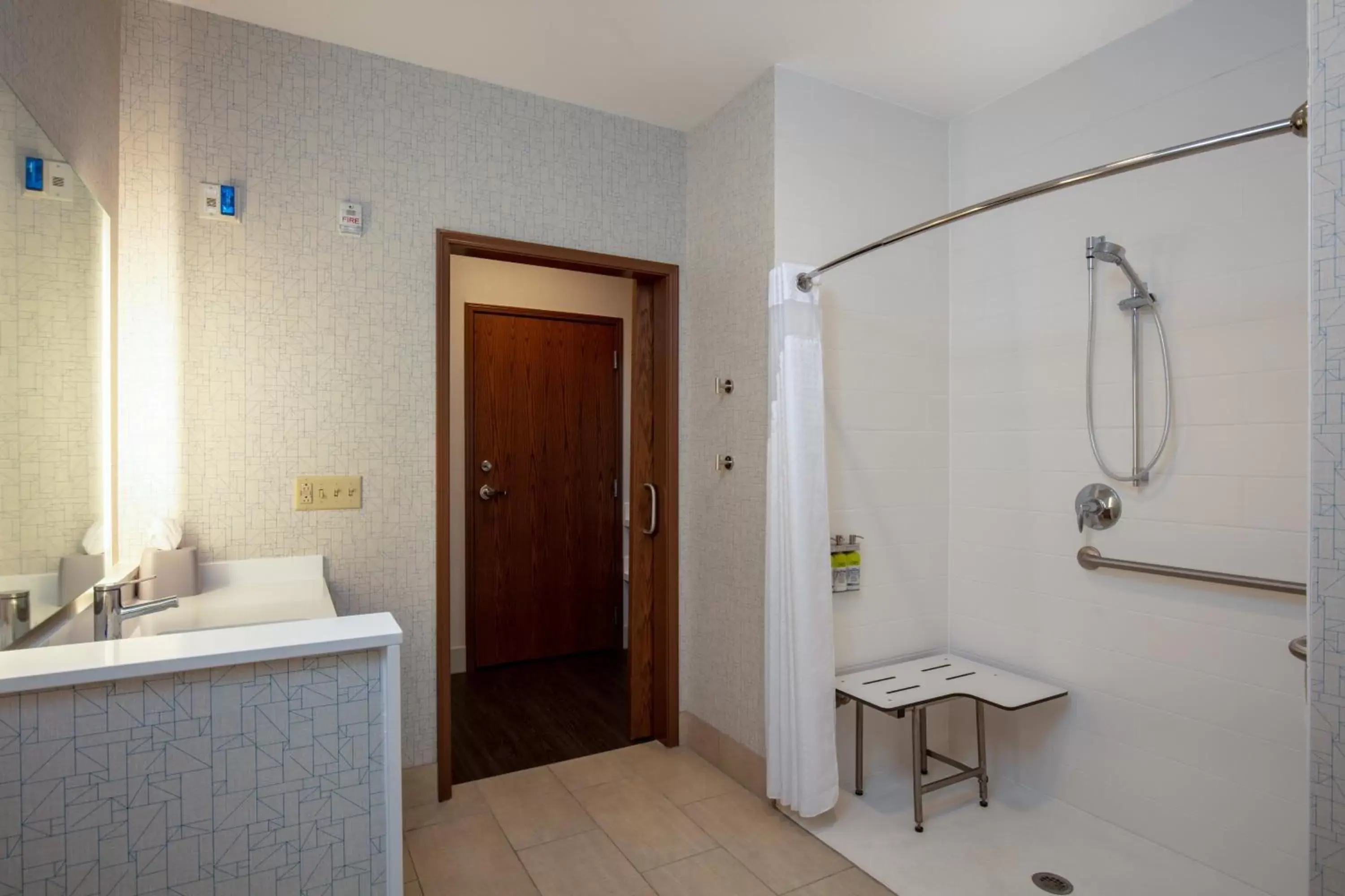 Photo of the whole room, Bathroom in Holiday Inn Express & Suites - Beloit, an IHG Hotel