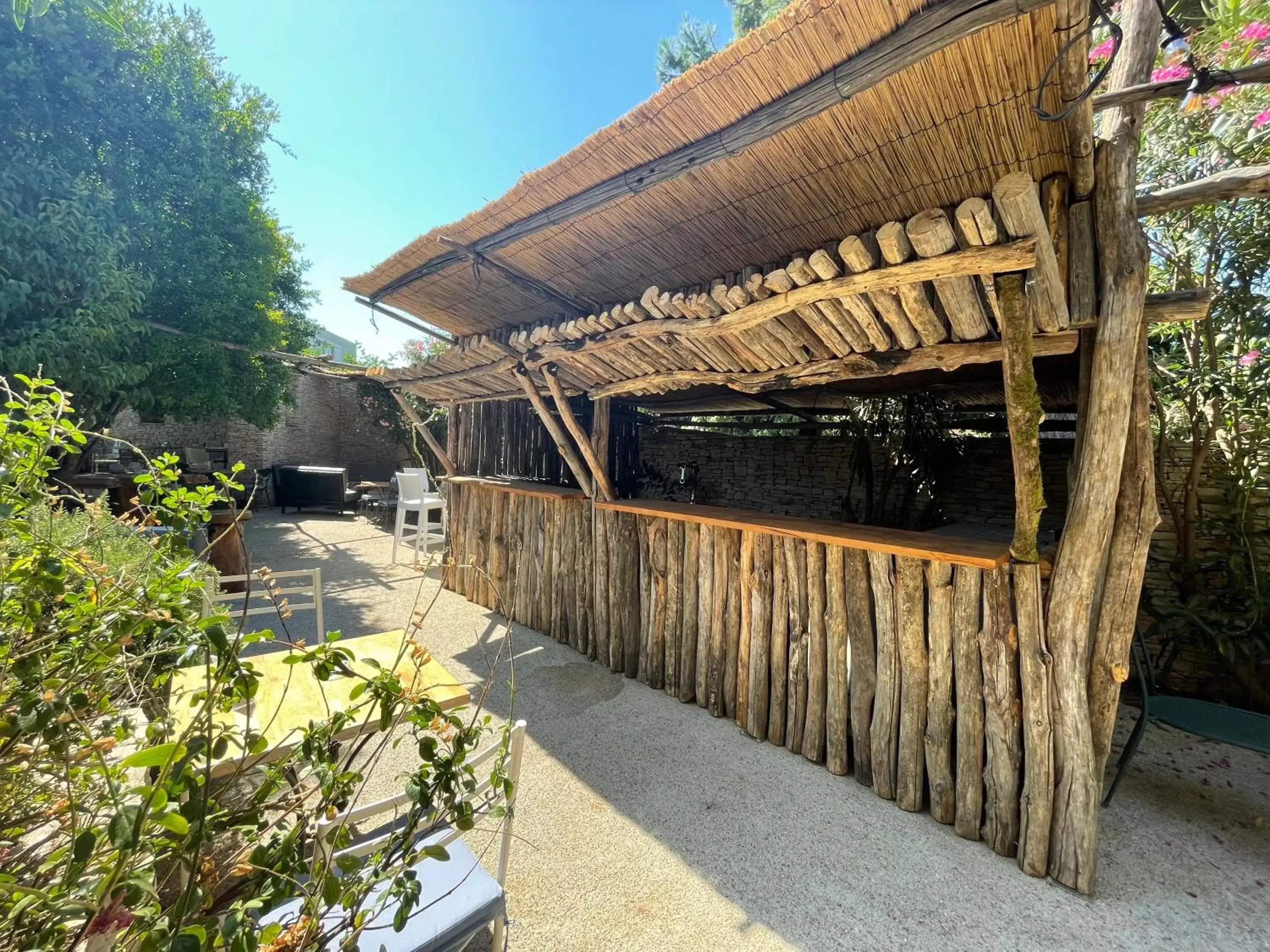 Patio, BBQ Facilities in Logis NIMOTEL Hôtel Cosy