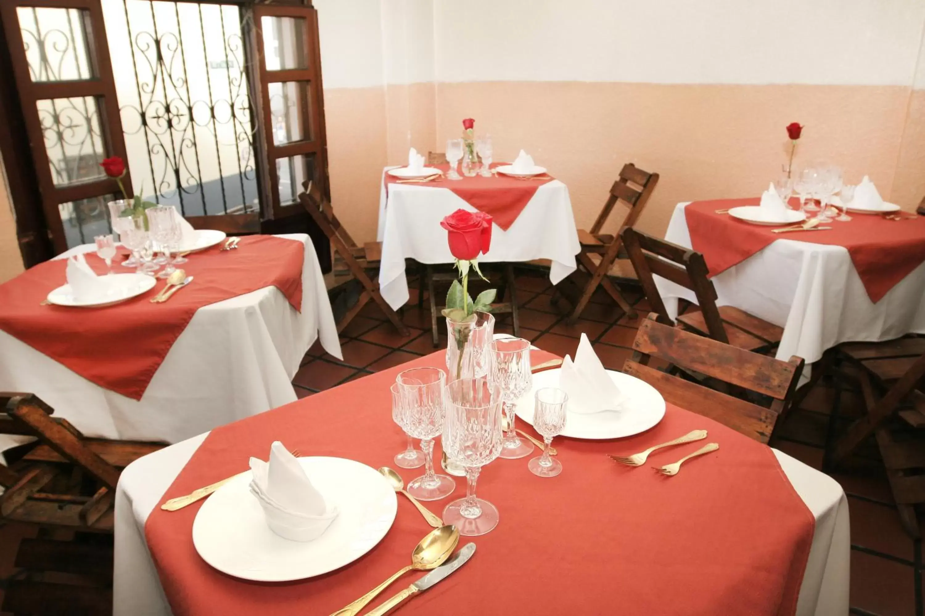 Restaurant/Places to Eat in Hotel Huasi Continental