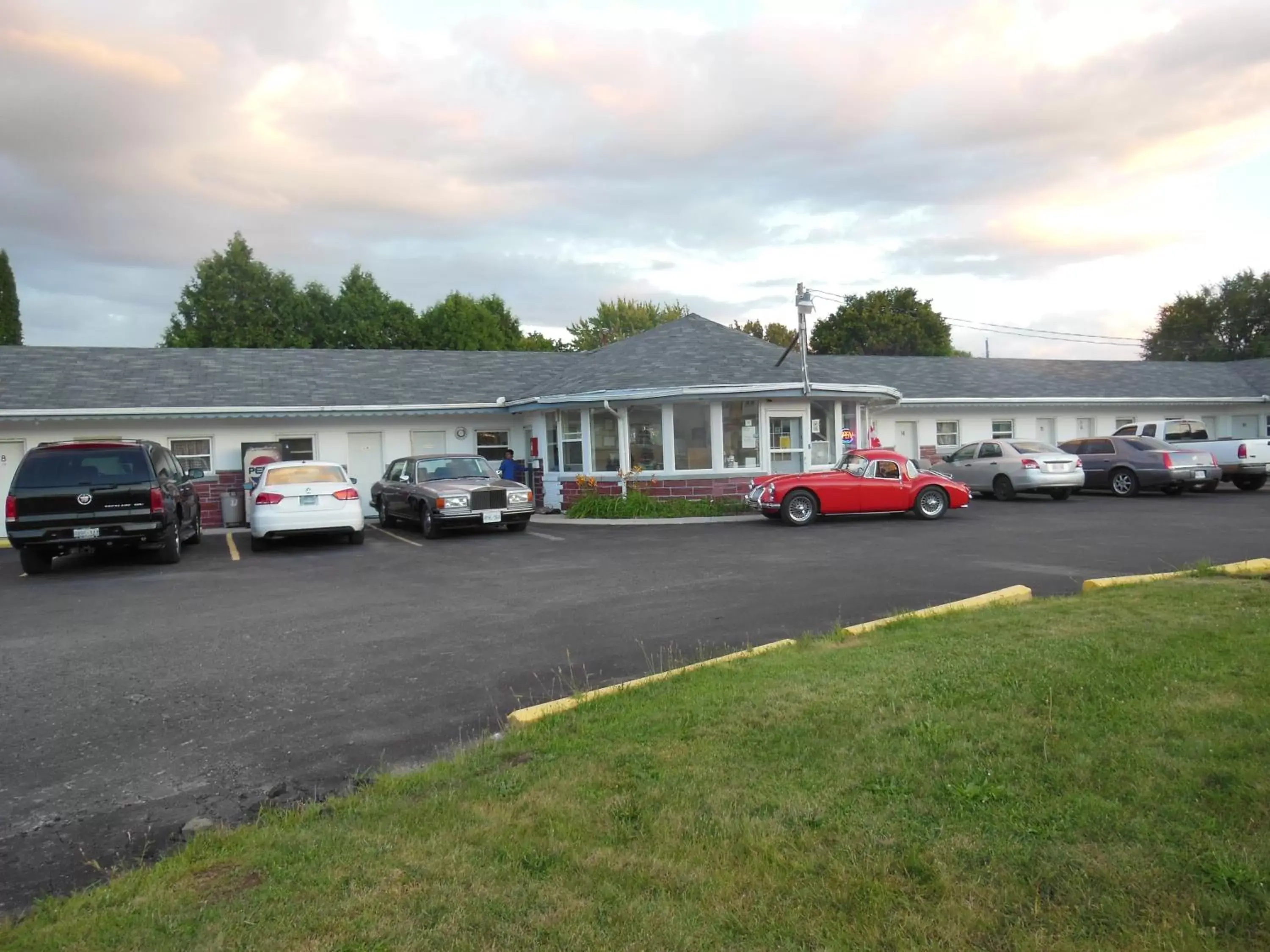 Facade/entrance, Property Building in Kent Motel