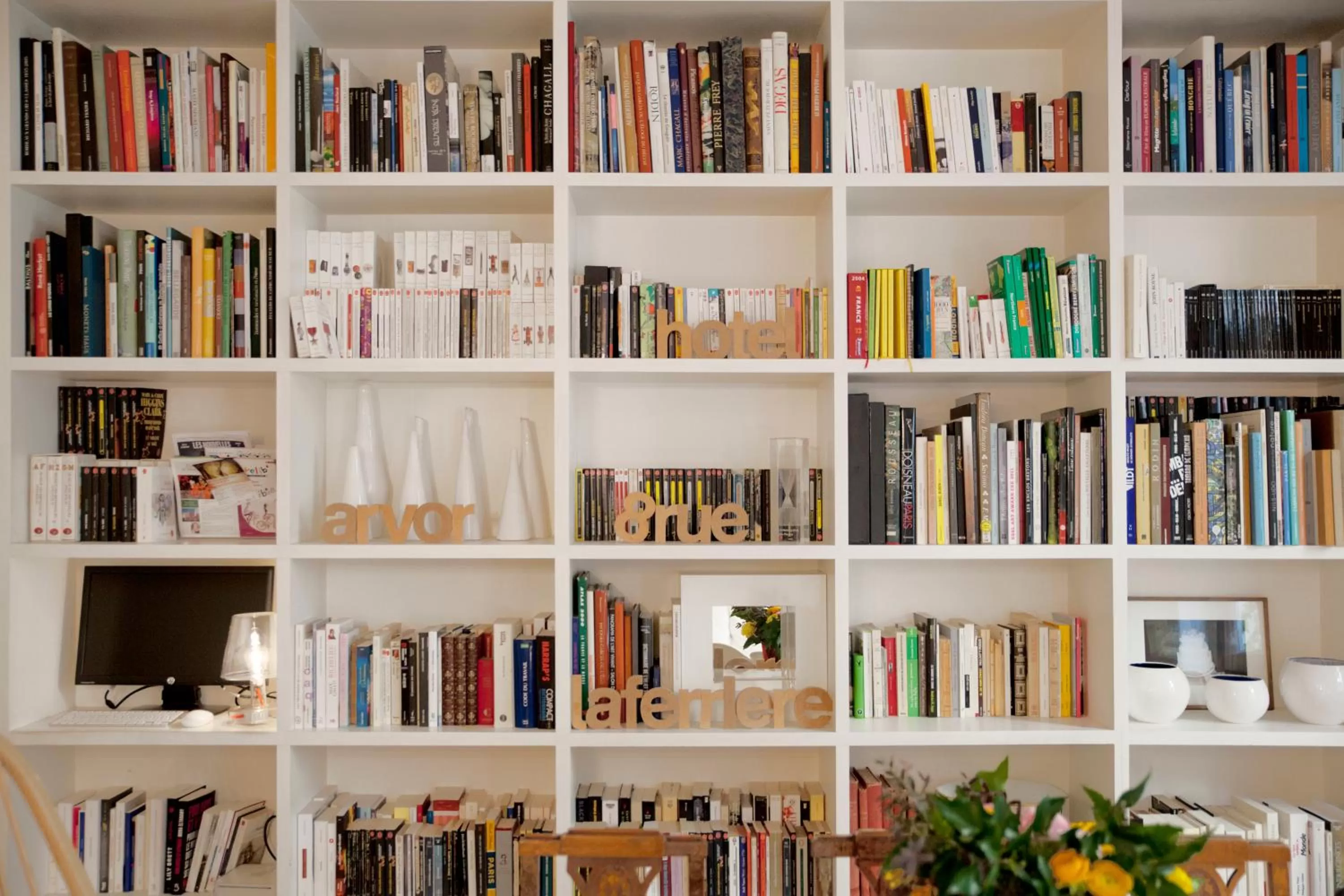 Library in Hôtel Arvor Saint Georges