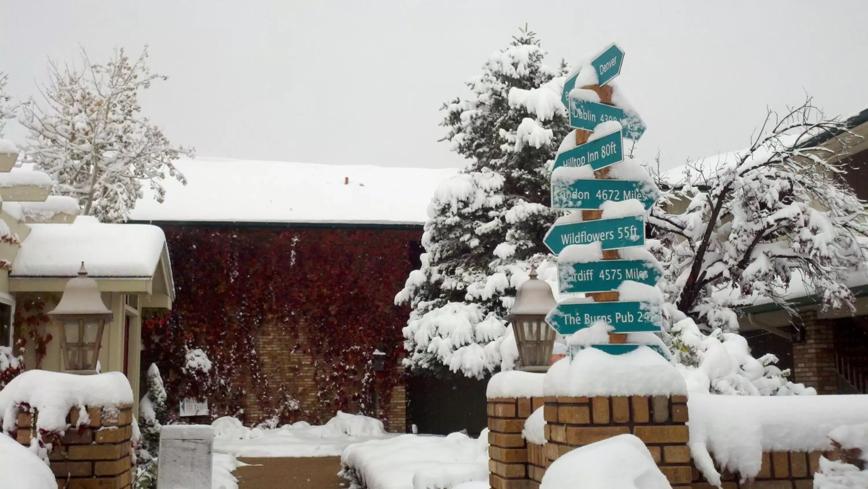 Facade/entrance, Winter in Hilltop Inn Broomfield Denver