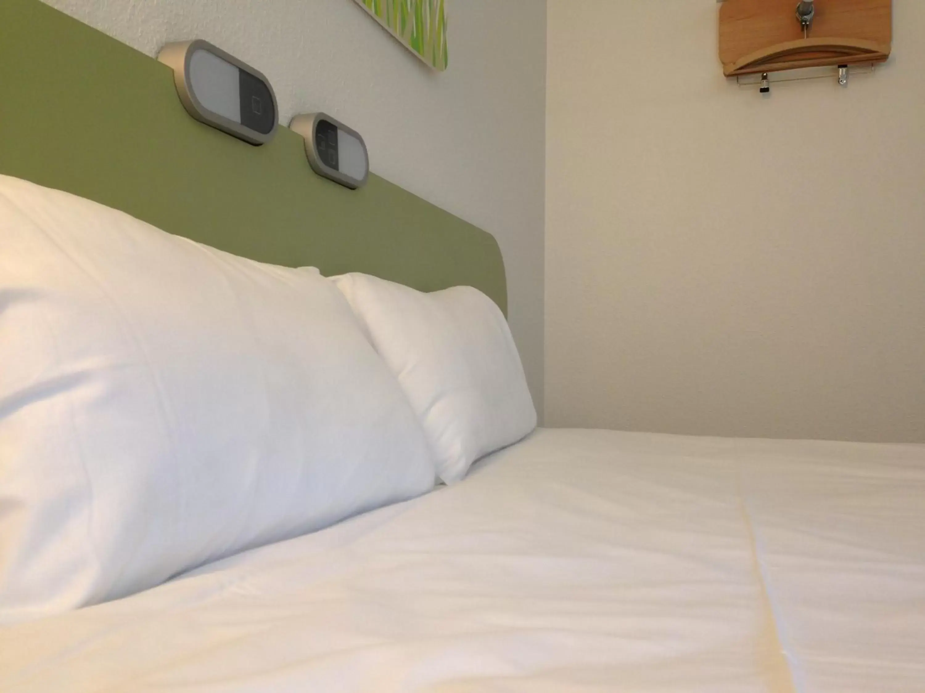 Bed in ibis Budget Caen Centre Gare