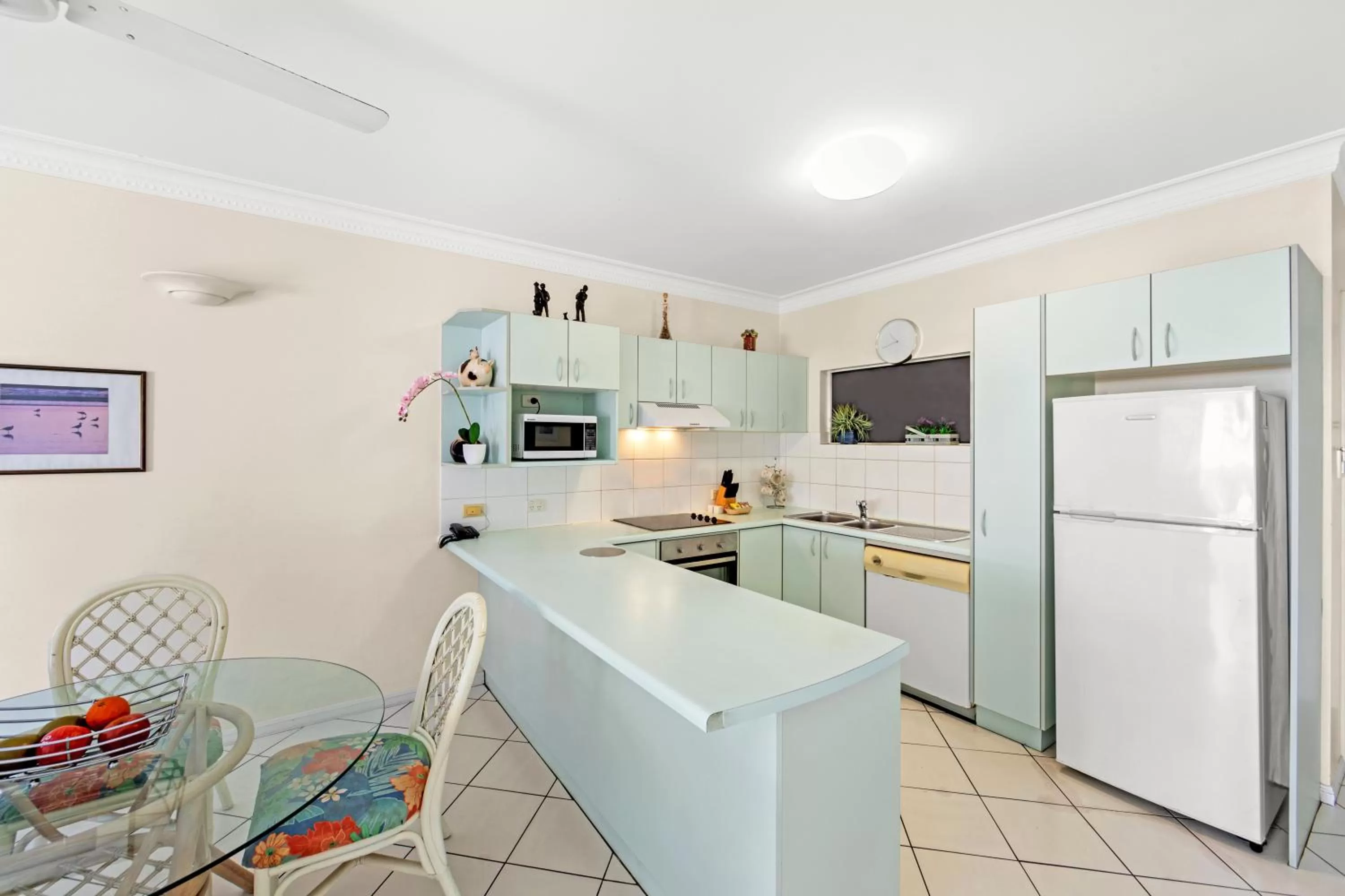 Kitchen or kitchenette in Koala Court Holiday Apartments