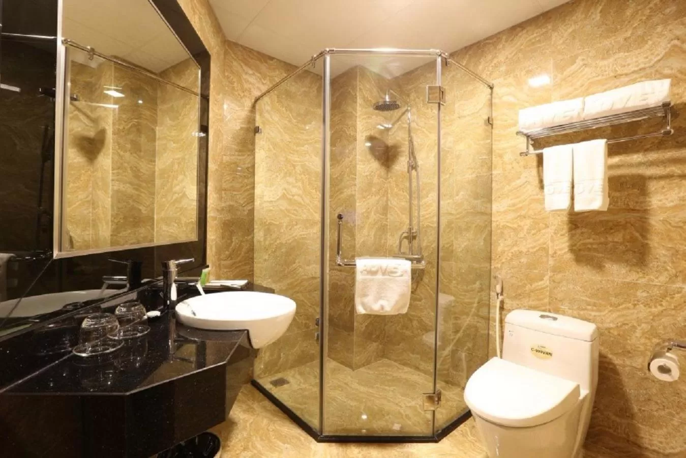 Bathroom in Au Viet Hotel