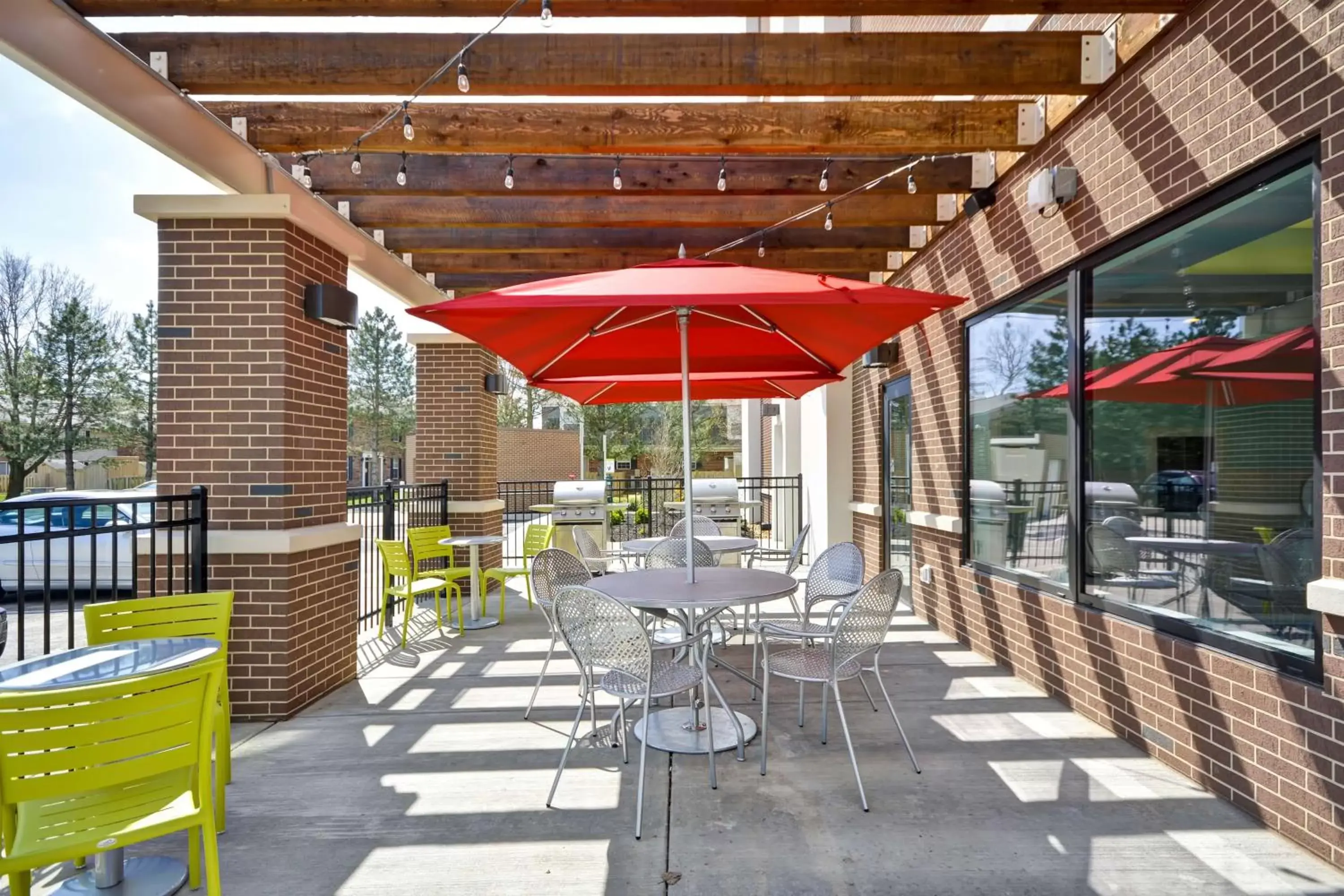 Patio, Restaurant/Places to Eat in Home2 Suites By Hilton Evansville