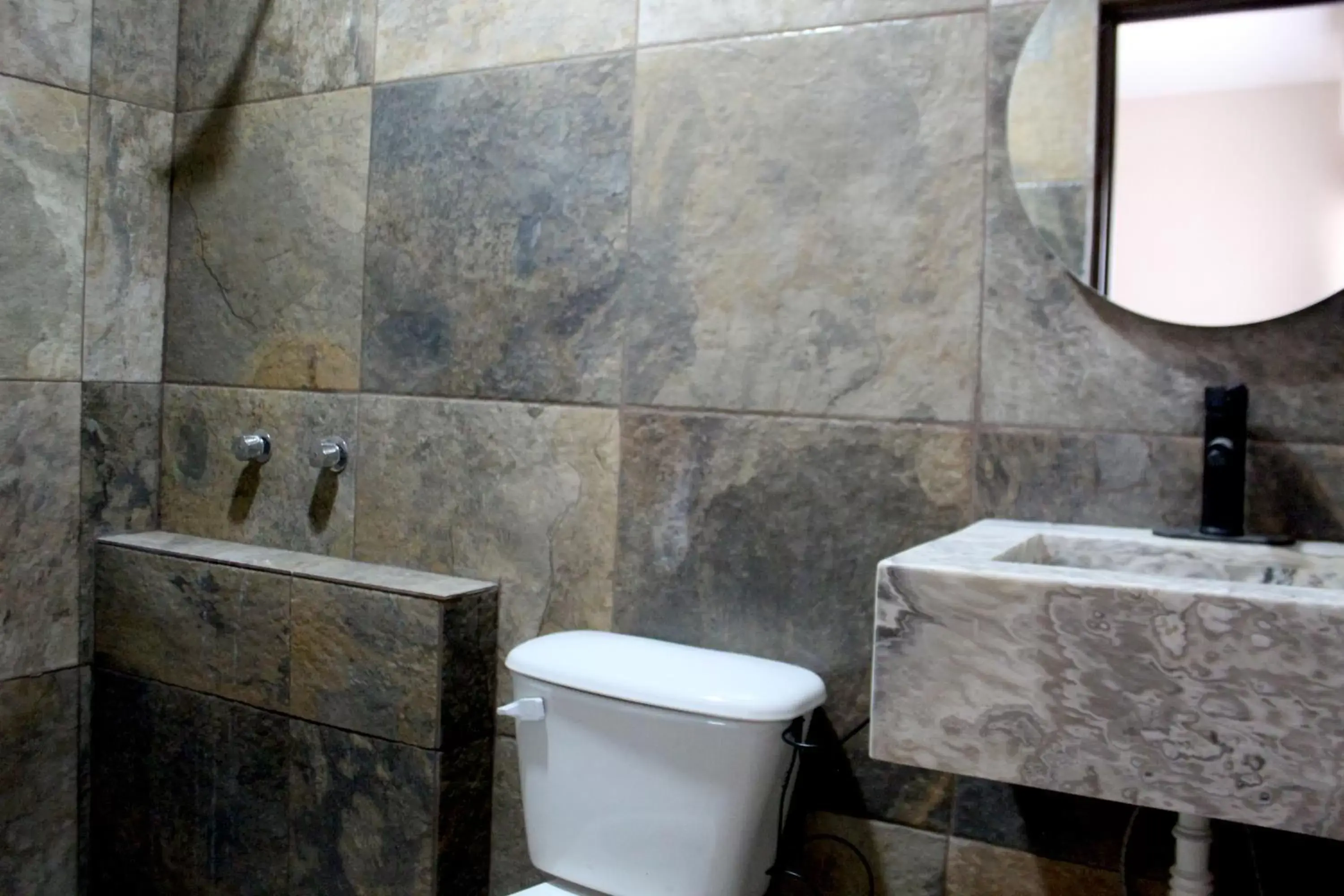 Toilet, Bathroom in Hotel Casa Hidalgo