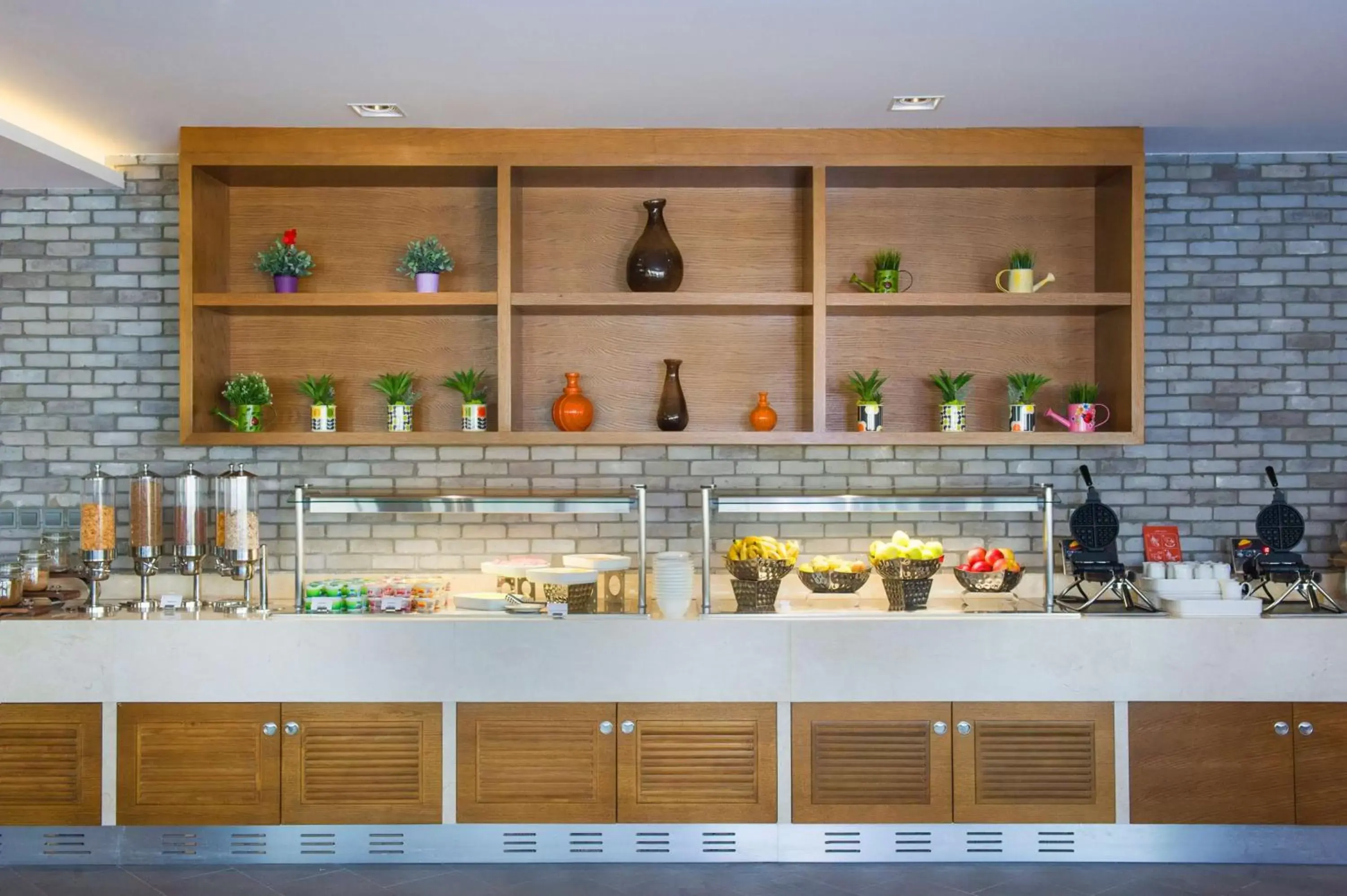 Restaurant/places to eat in Hilton Garden Inn Ras Al Khaimah Restaurant/places to eat in Hilton Garden Inn Ras Al Khaimah