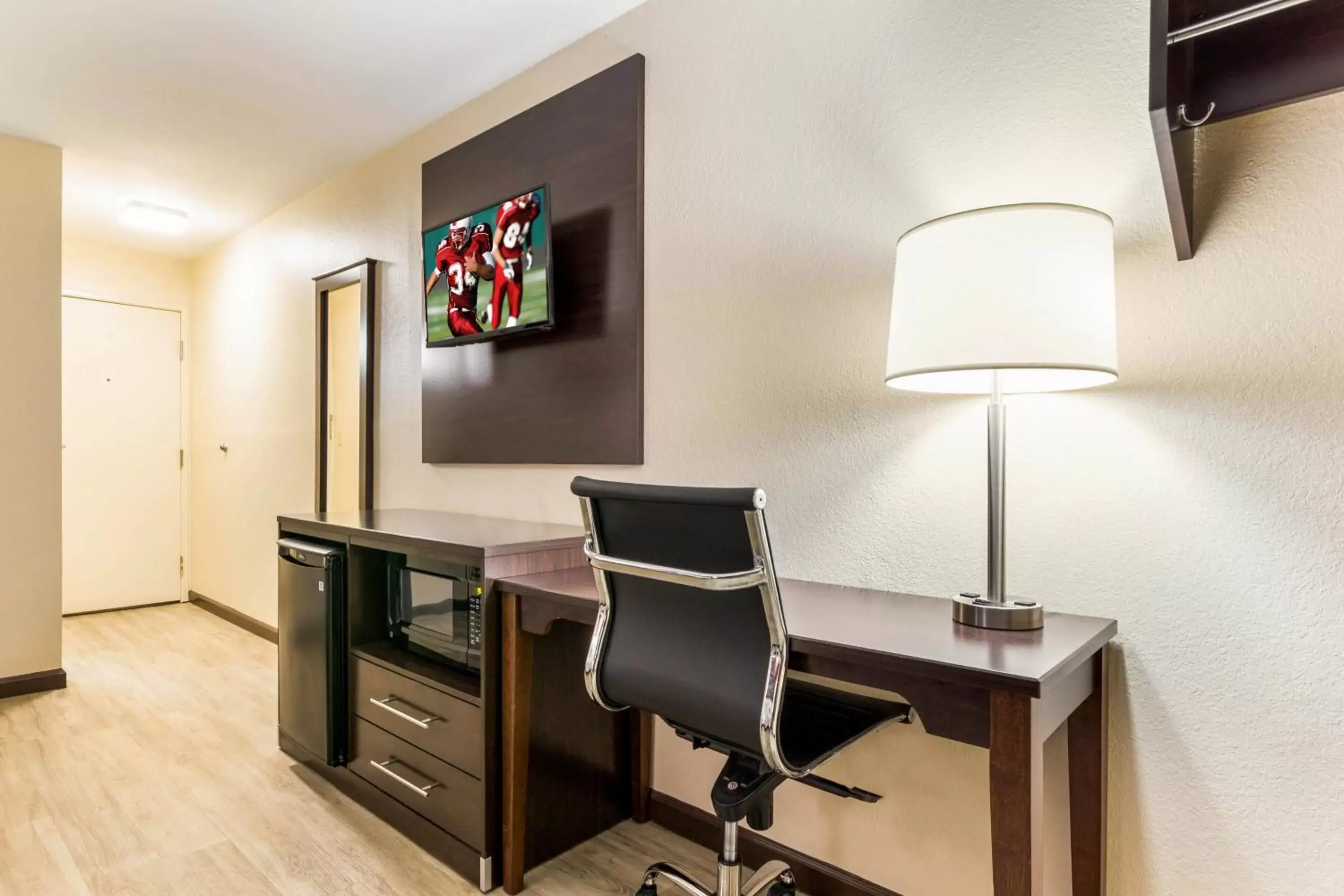 Photo of the whole room in Red Roof Inn Dry Ridge Photo of the whole room in Red Roof Inn Dry Ridge