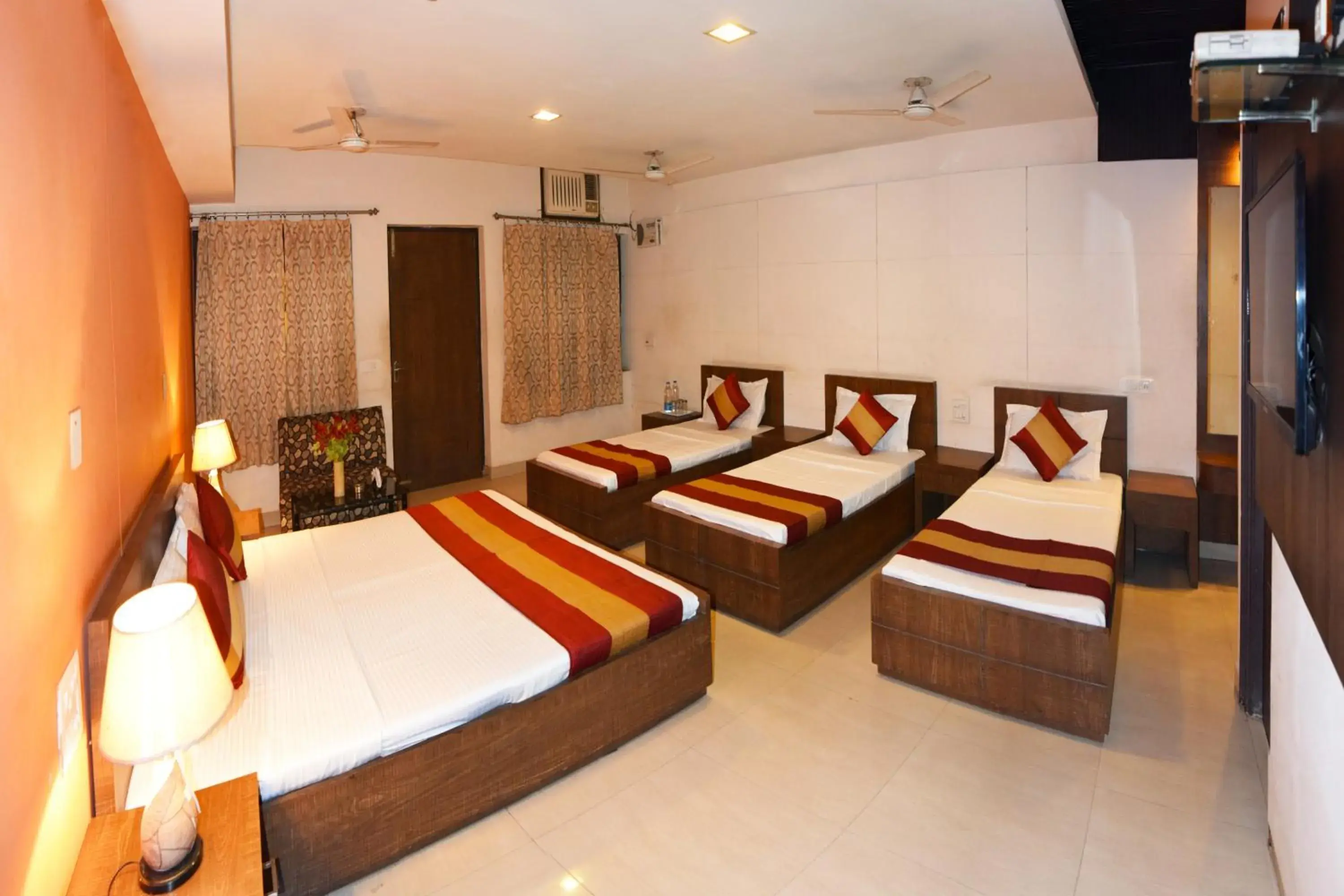 Deluxe Family Room in Hotel Palace Deluxe Family Room in Hotel Palace