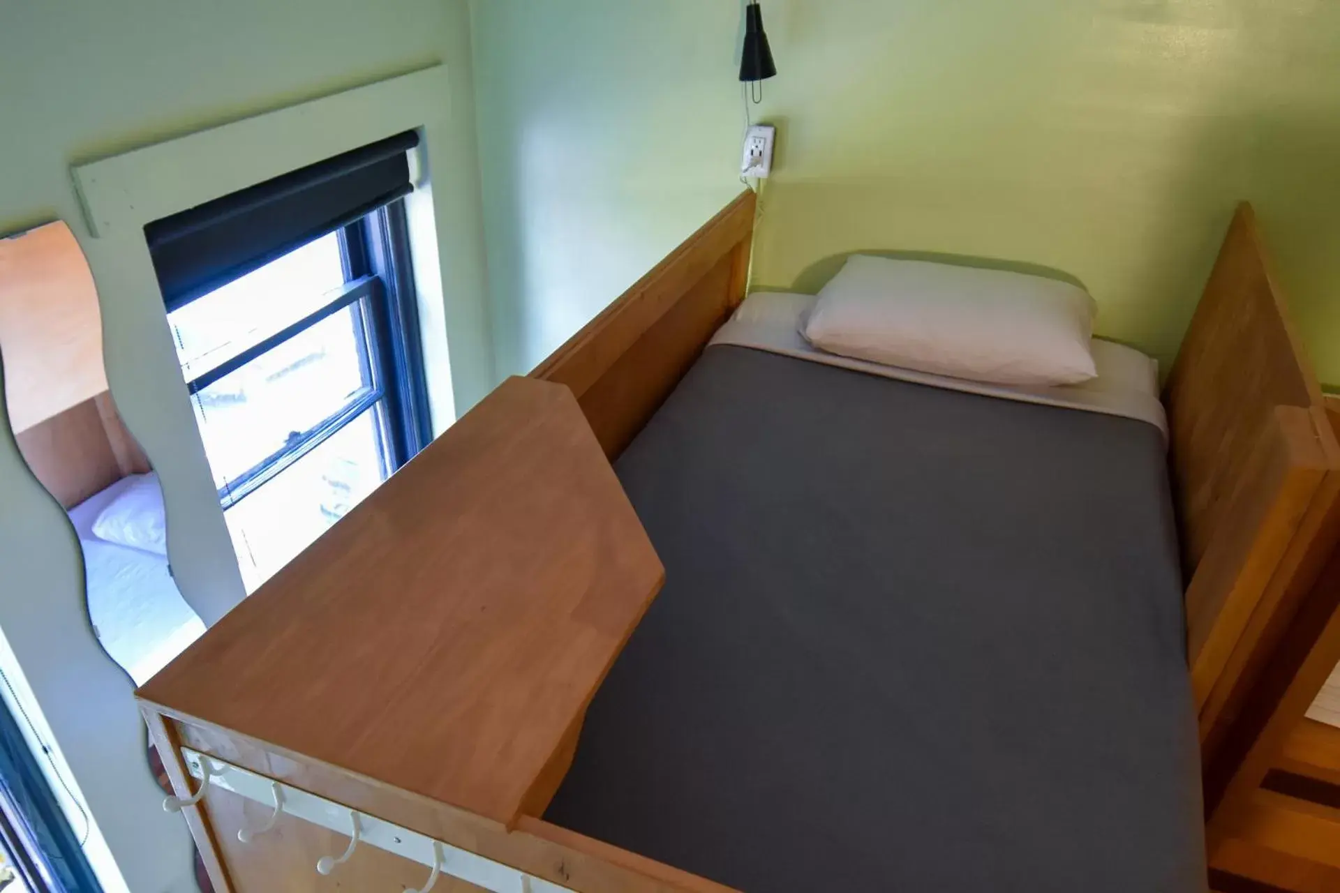 Bed in Ocean Island Inn | Backpackers | Suites