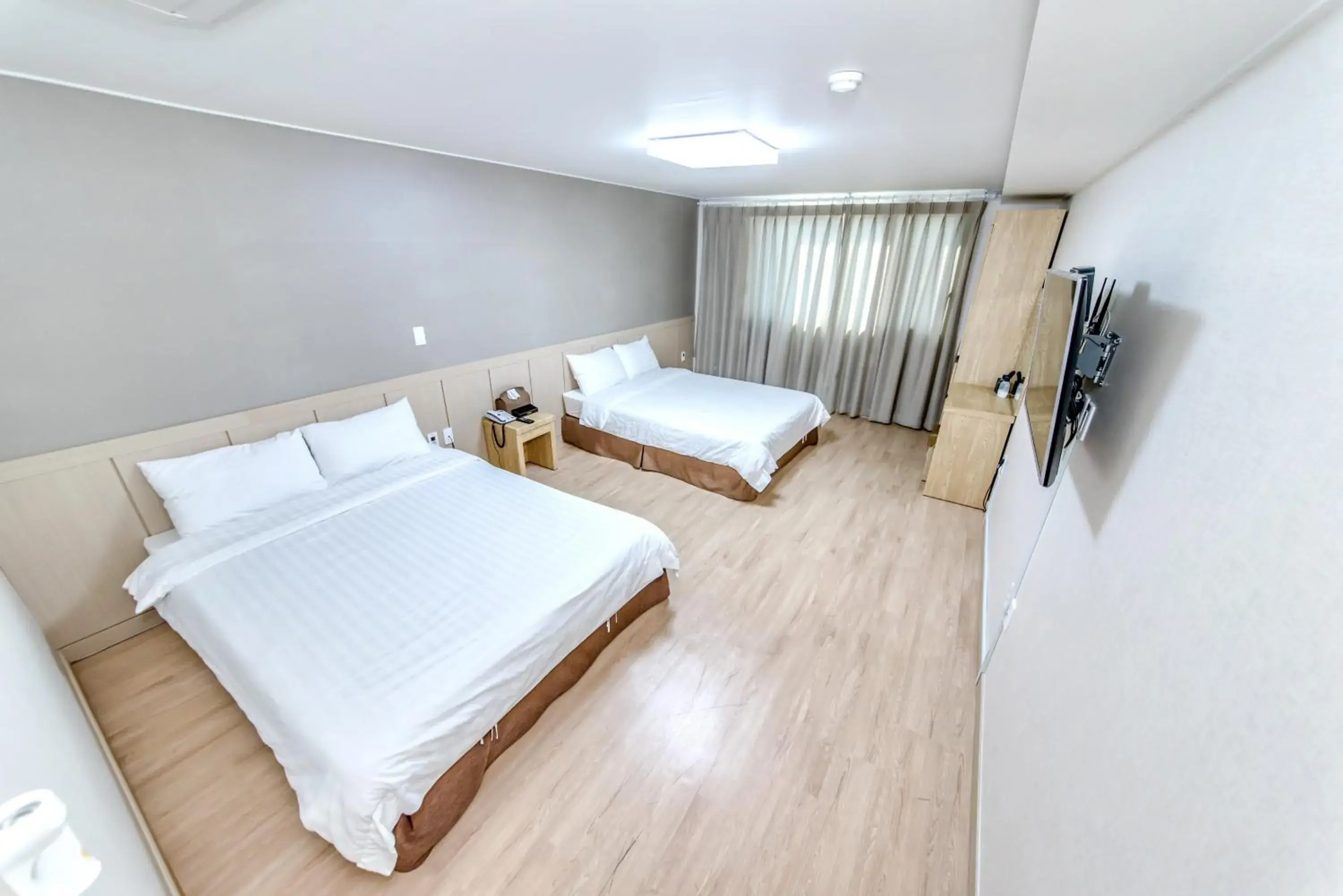 Bedroom, Bed in Jungmoon City Hotel