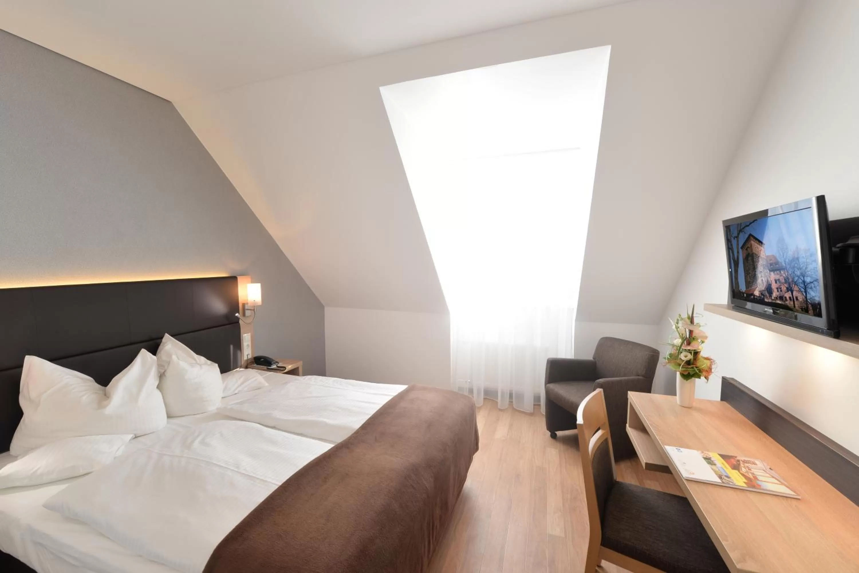 Photo of the whole room, Bed in Ringhotel Loew's Merkur