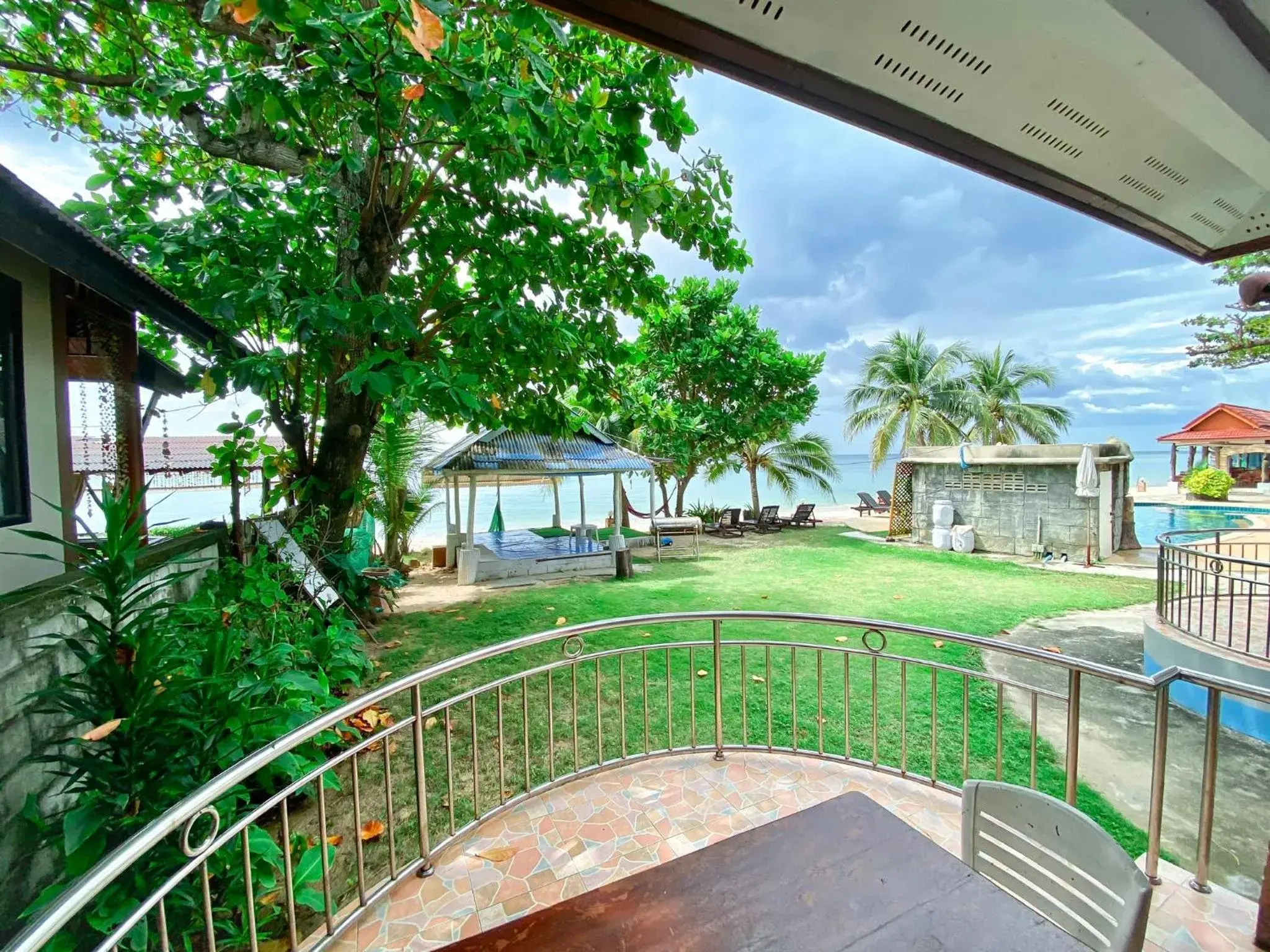 Swimming Pool in Lanta Paradise Beach Resort