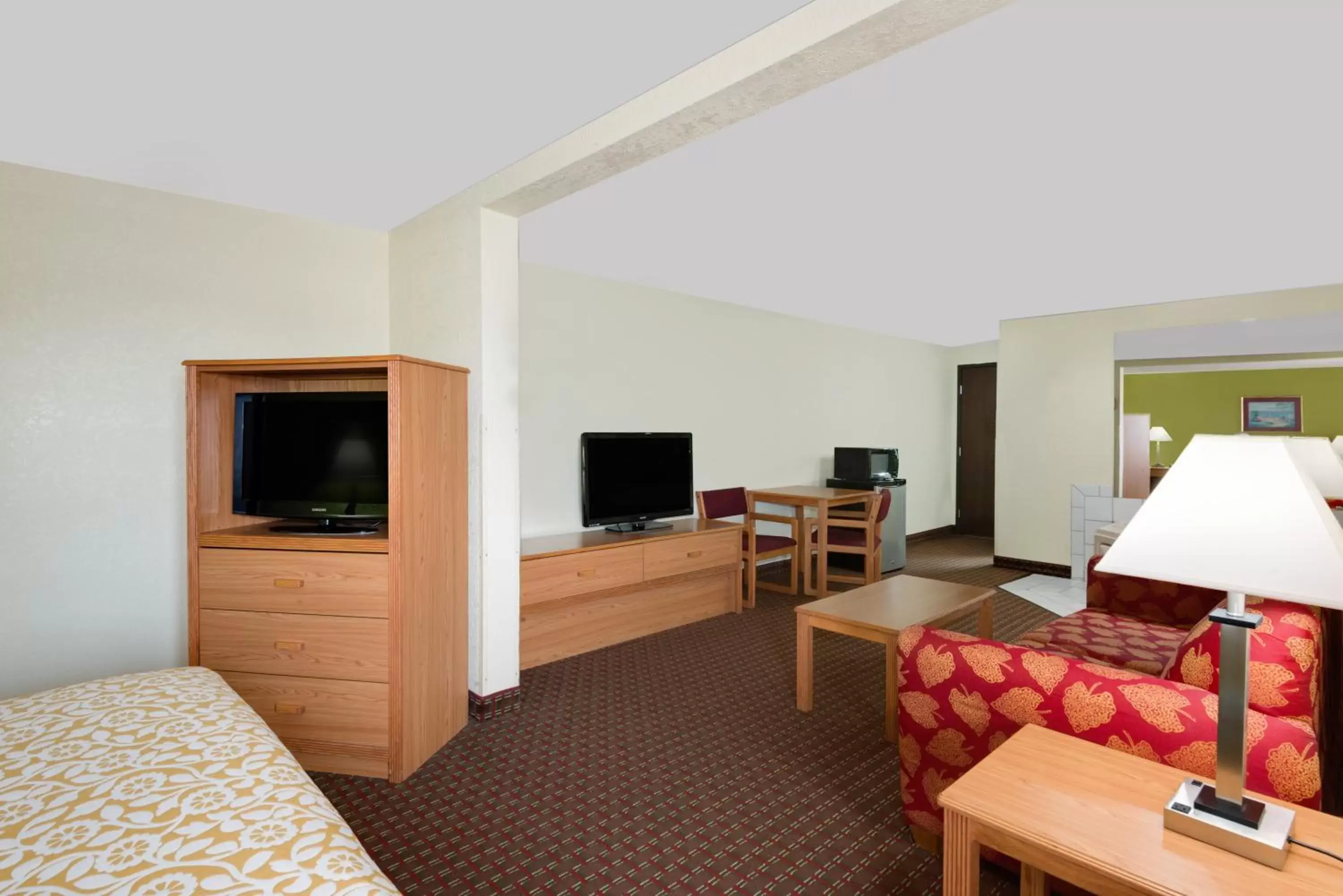 Photo of the whole room, TV/Entertainment Center in Days Inn by Wyndham Fort Dodge