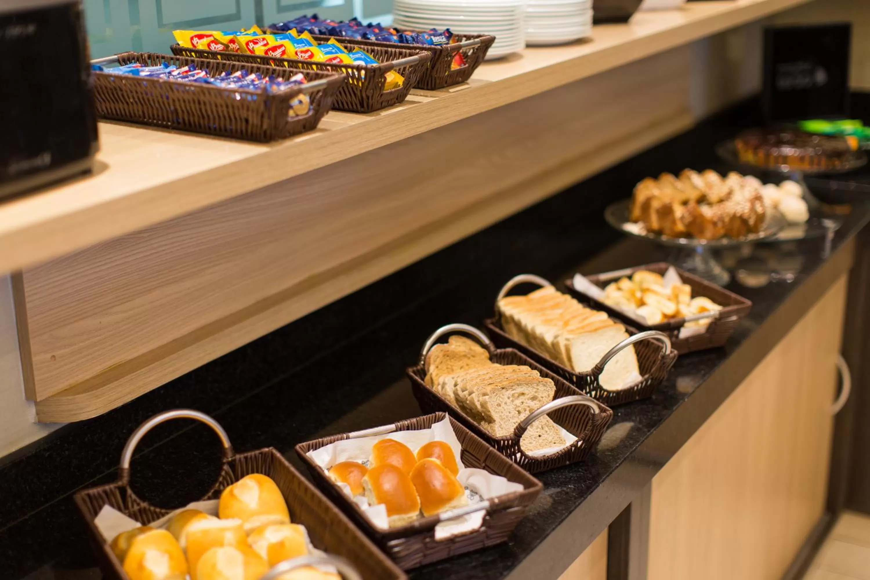 Continental breakfast in Rio Hotel by Bourbon Curitiba