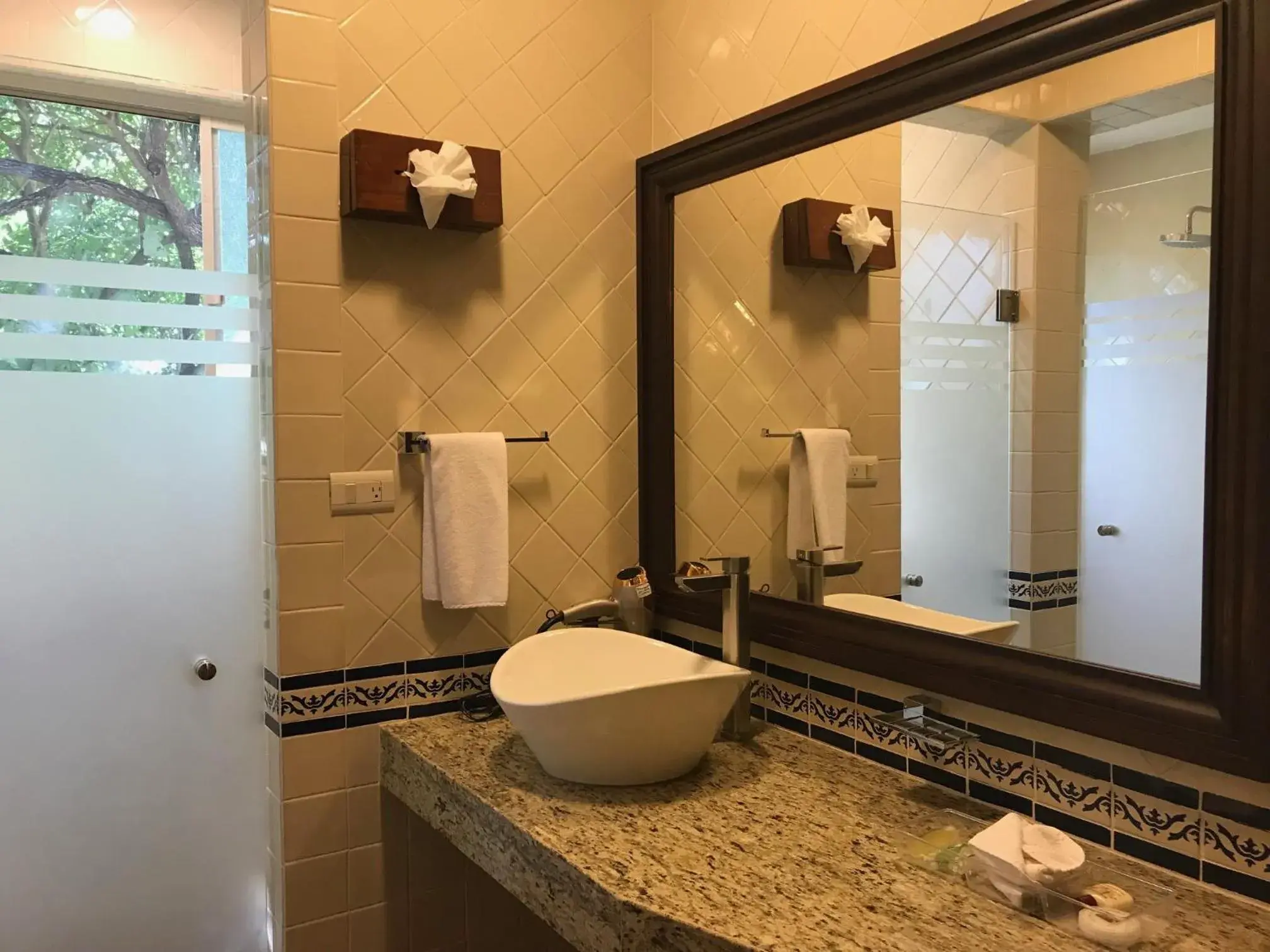 Bathroom in Hotel Valles