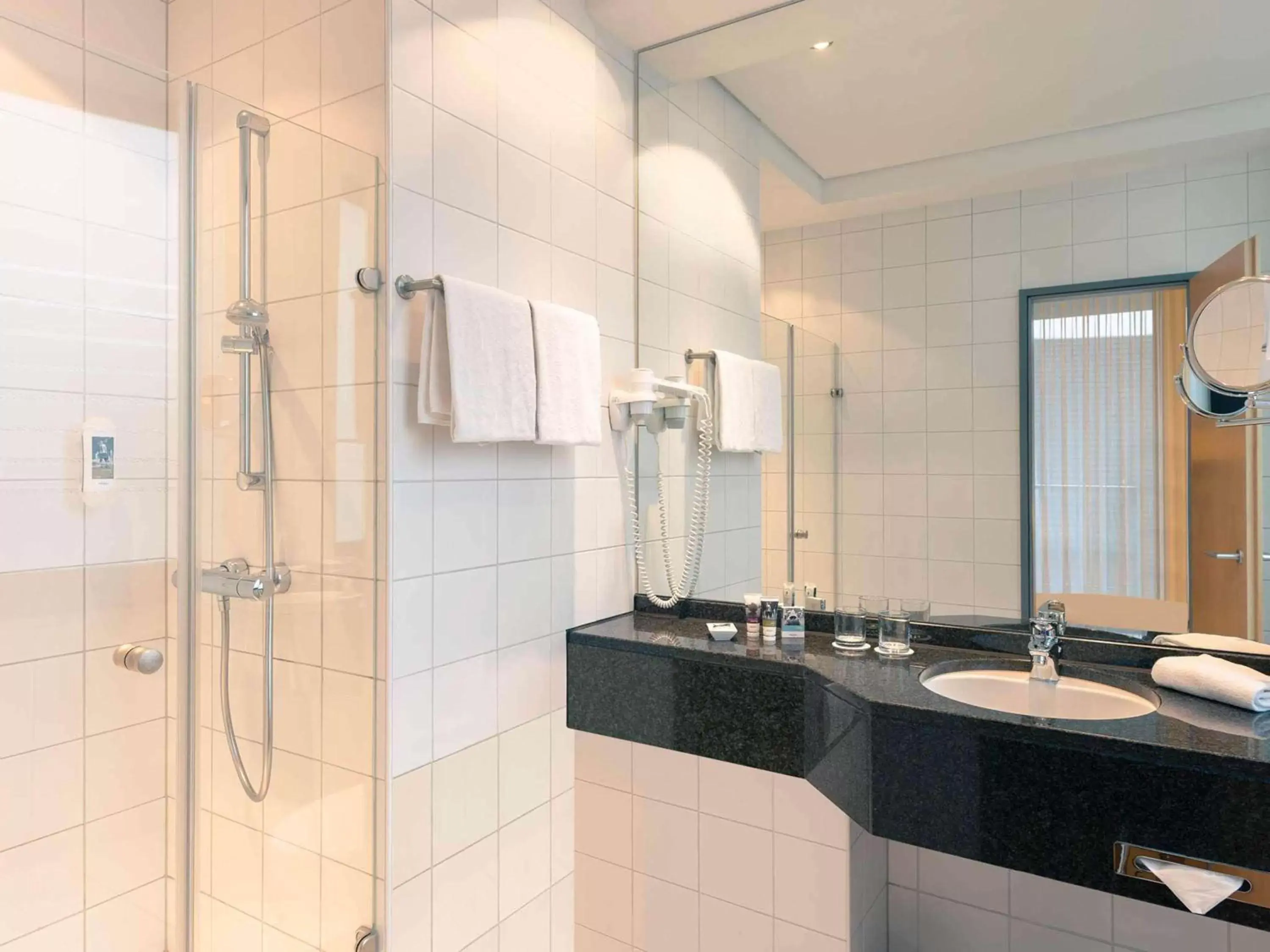 Photo of the whole room, Bathroom in Mercure Hotel Aachen Am Dom