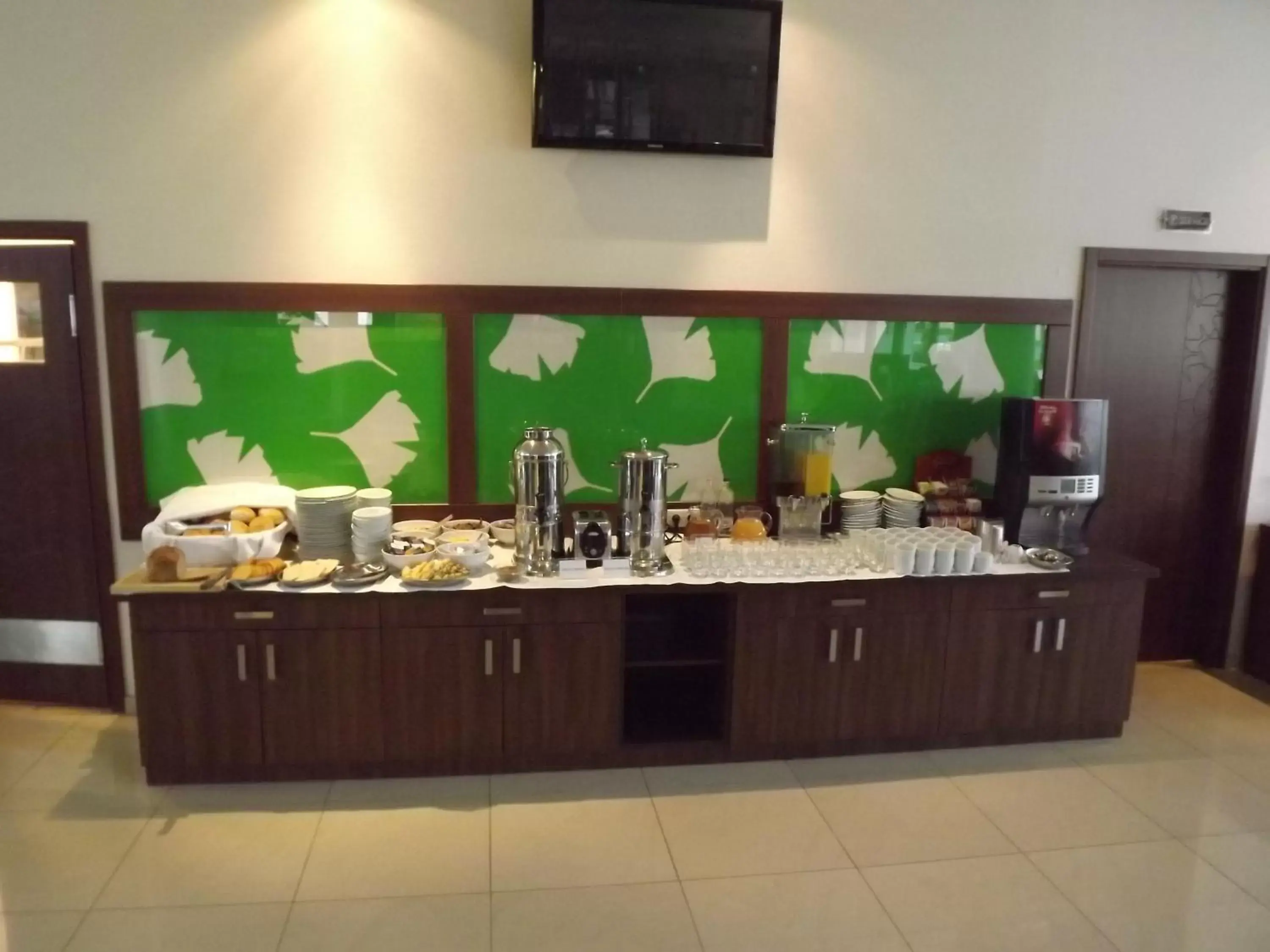 Breakfast, Kitchen/Kitchenette in Hotel Ginkgo