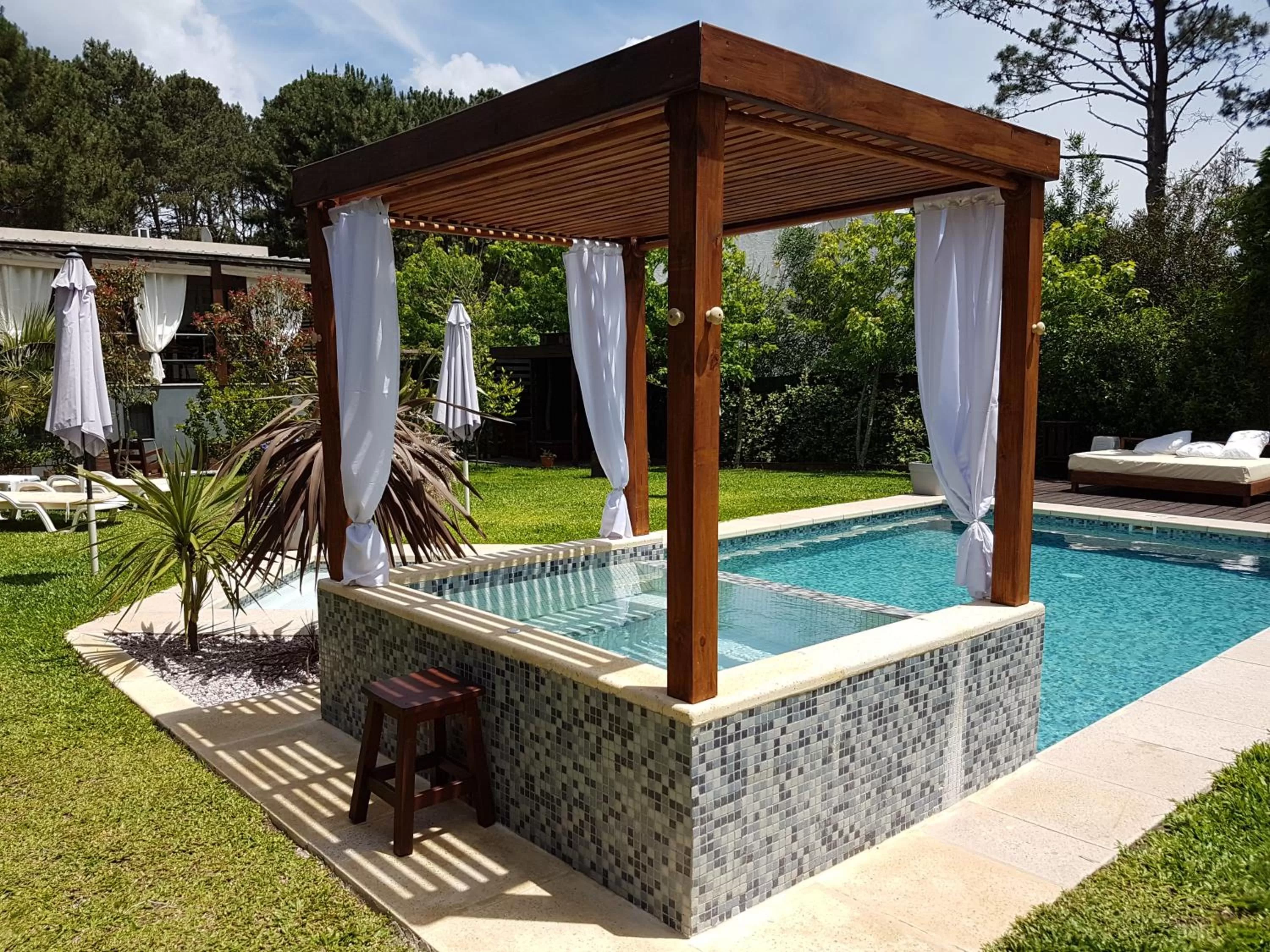 Garden in Undarius Hotel (exclusively gay men)