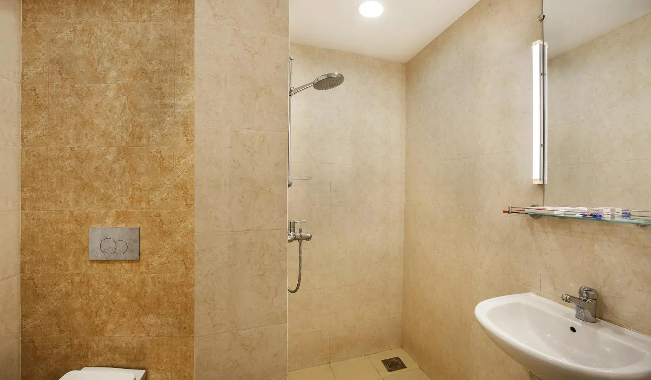 Bathroom in Ginger Mumbai Andheri (MIDC)