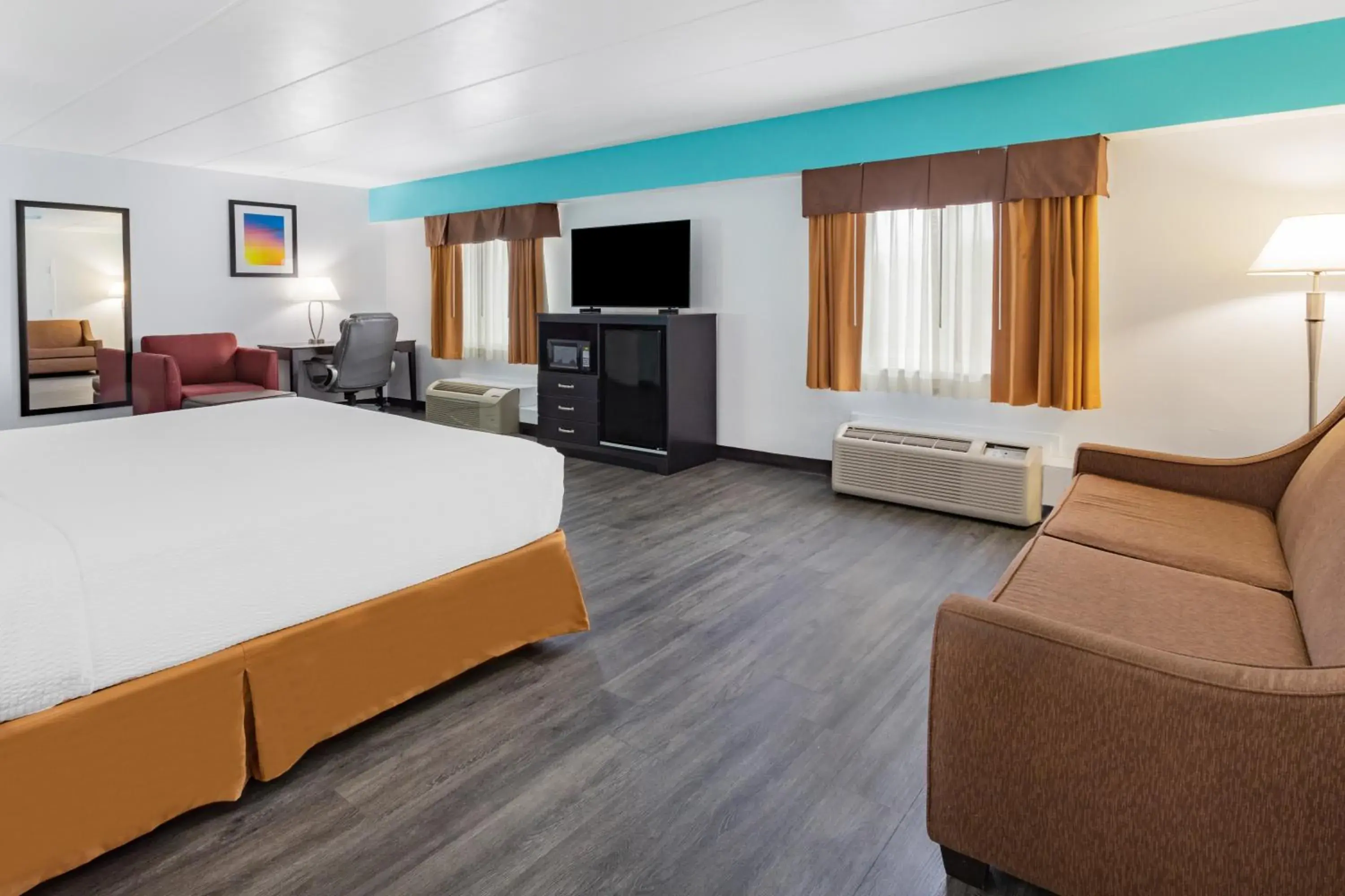 Travelodge by Wyndham Livonia Canton Novi Detroit Area