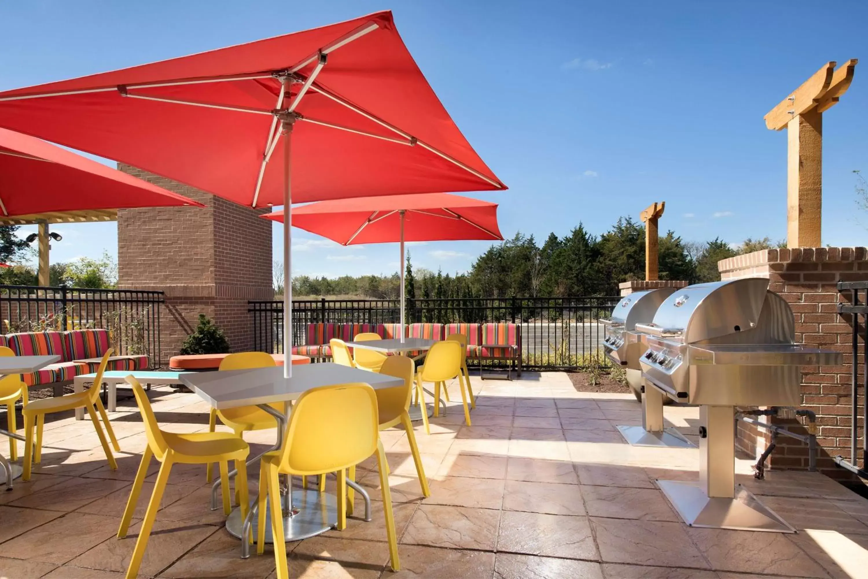 Patio, Restaurant/Places to Eat in Home2 Suites By Hilton Murfreesboro