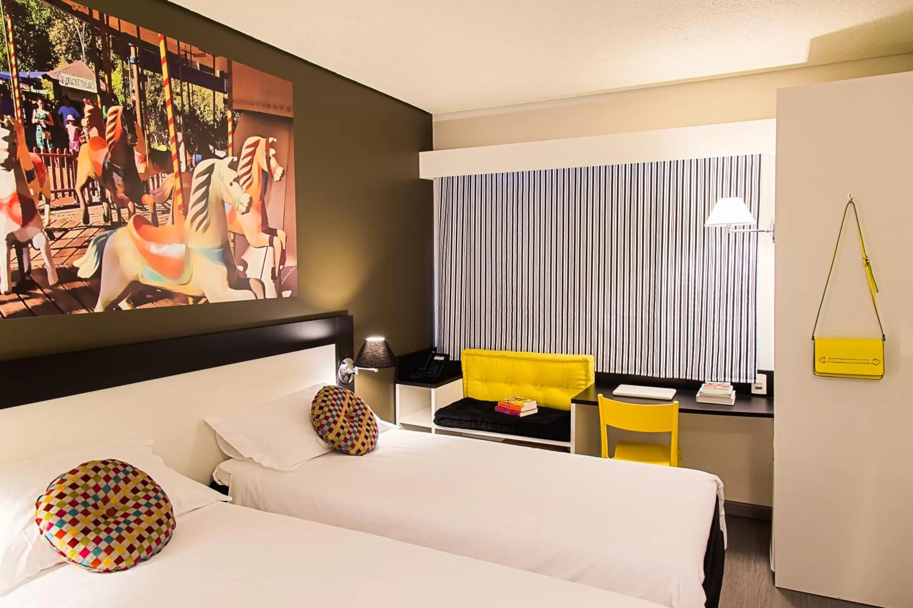 Photo of the whole room, Bed in Ibis Styles Porto Alegre Centro
