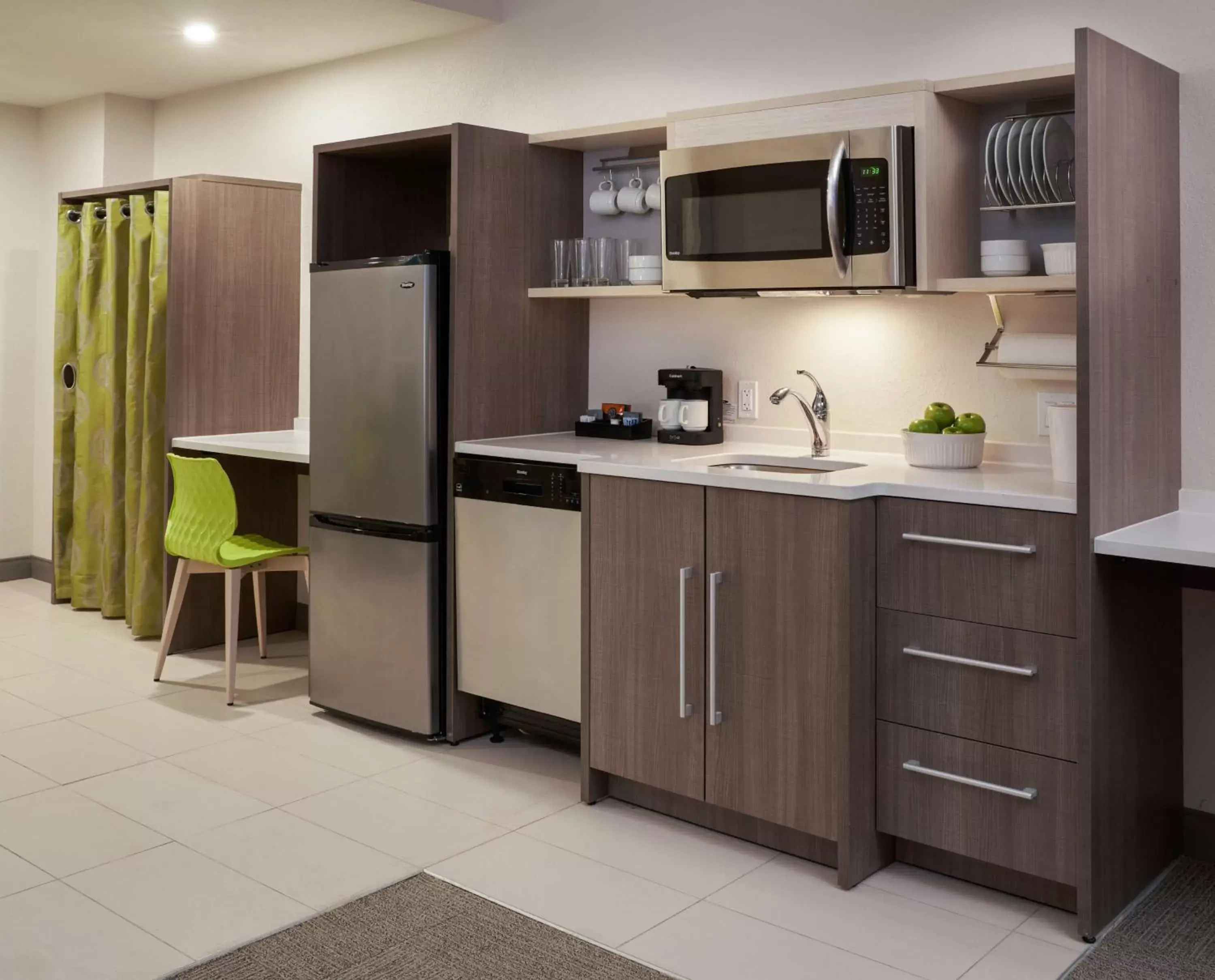 Kitchen or kitchenette, Kitchen/Kitchenette in Home2 Suites By Hilton Ft. Lauderdale Downtown, Fl