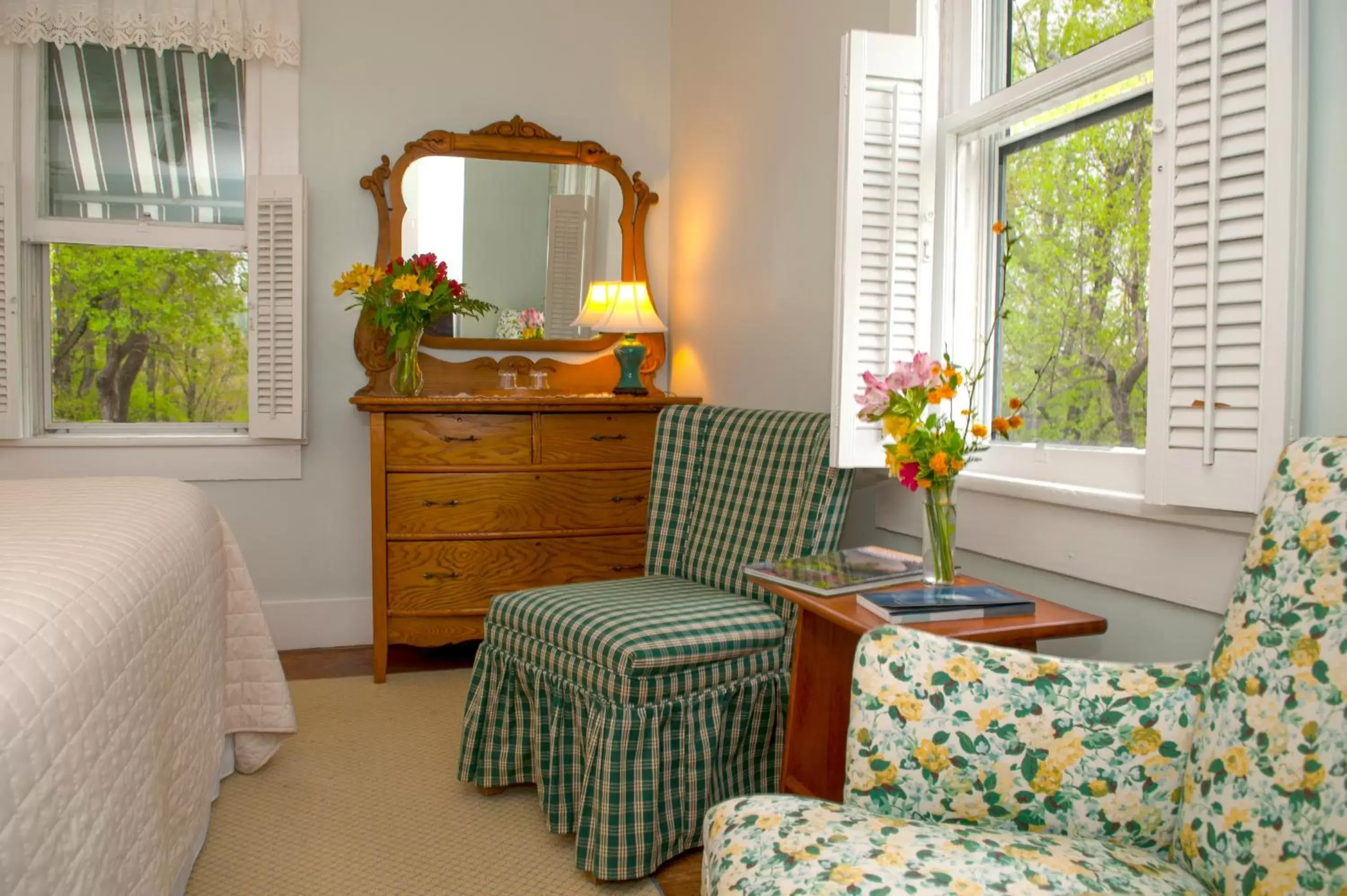 Deluxe King (Room 10) in Orchard Inn Deluxe King (Room 10) in Orchard Inn