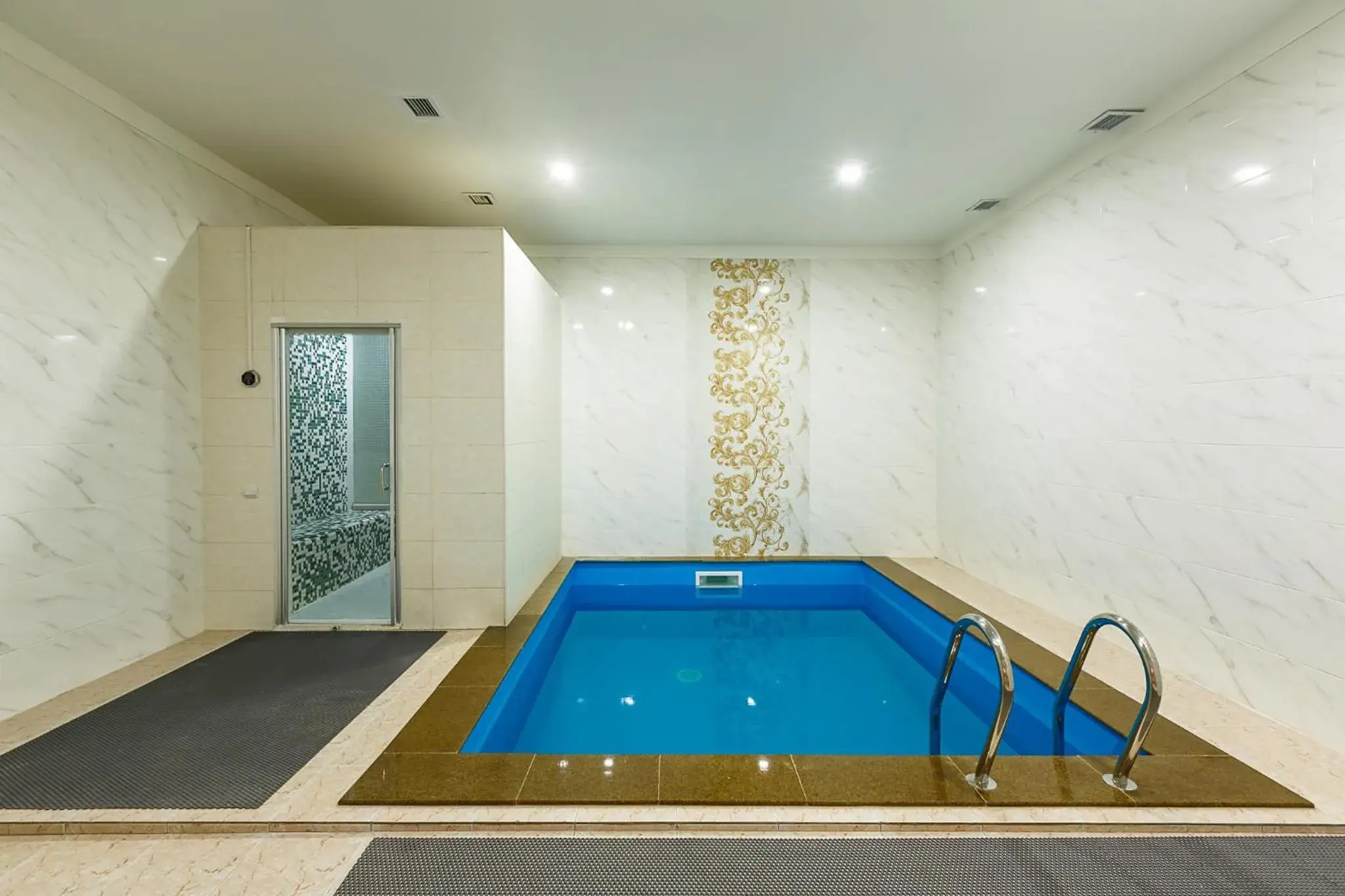 Swimming Pool in Renion Hotel