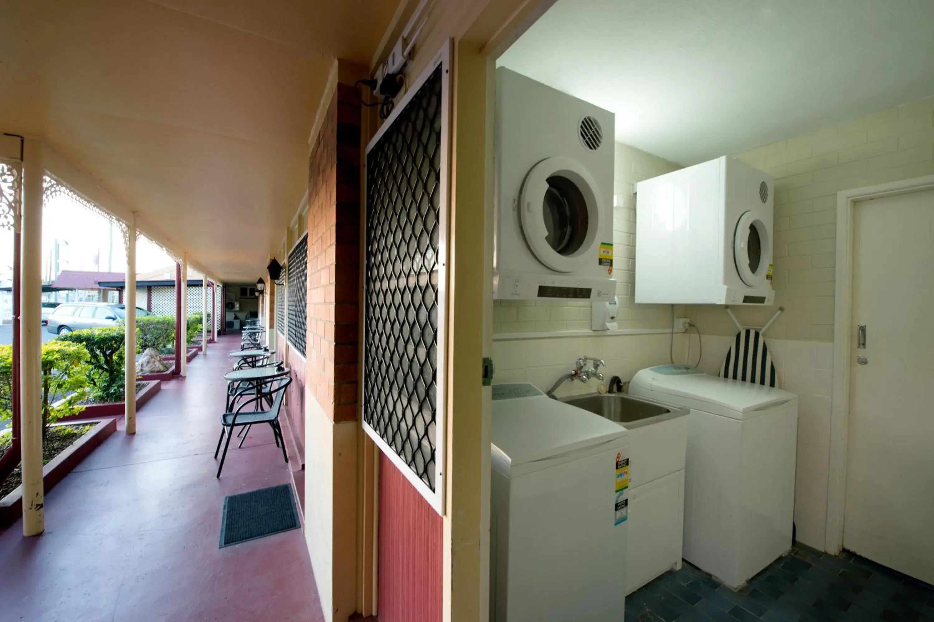 Area and facilities, Kitchen/Kitchenette in Mineral Sands Motel