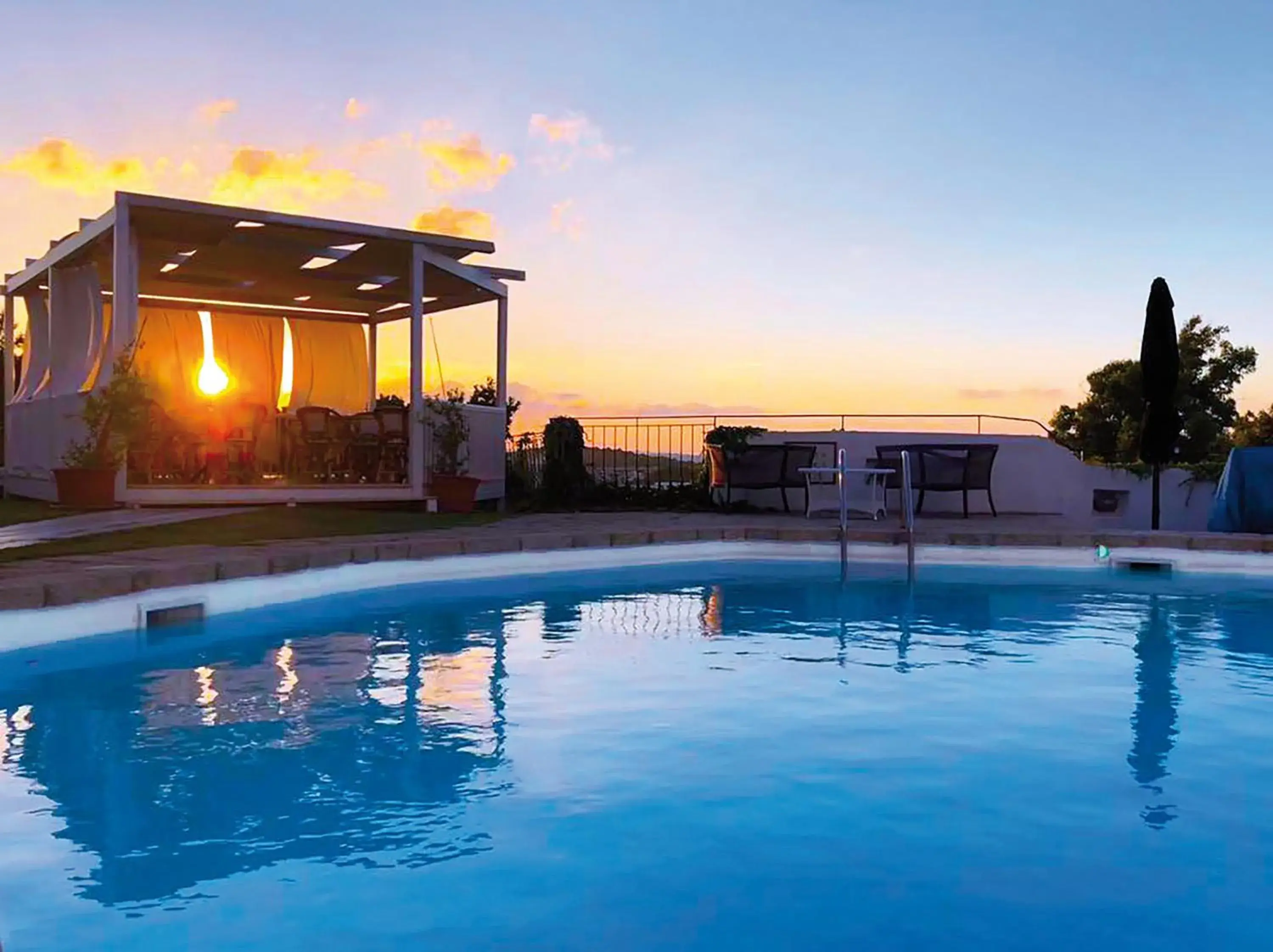 Swimming Pool in Hotel Luci Di La Muntagna