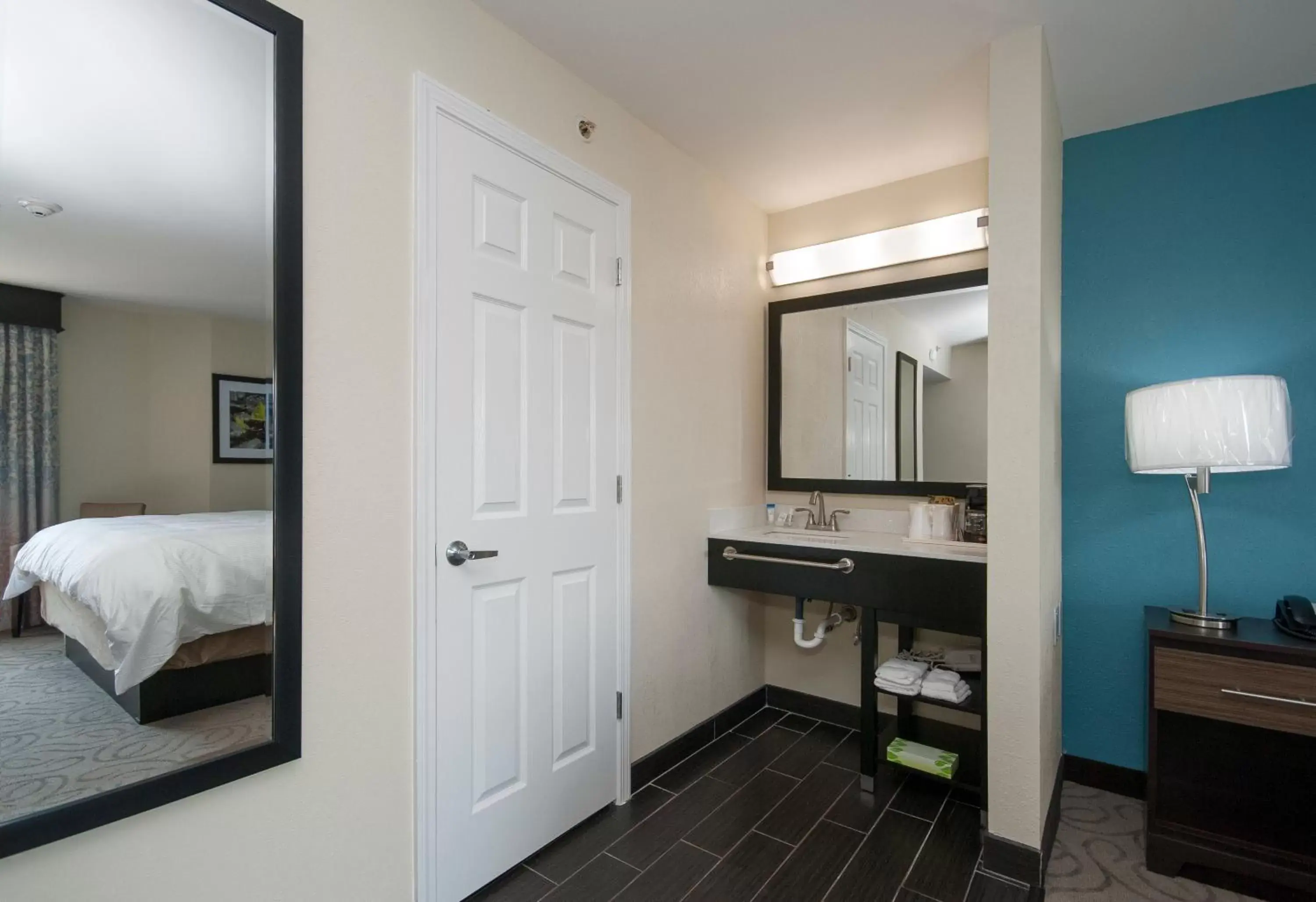 Bathroom, Kitchen/Kitchenette in Best Western Travelers Rest/Greenville