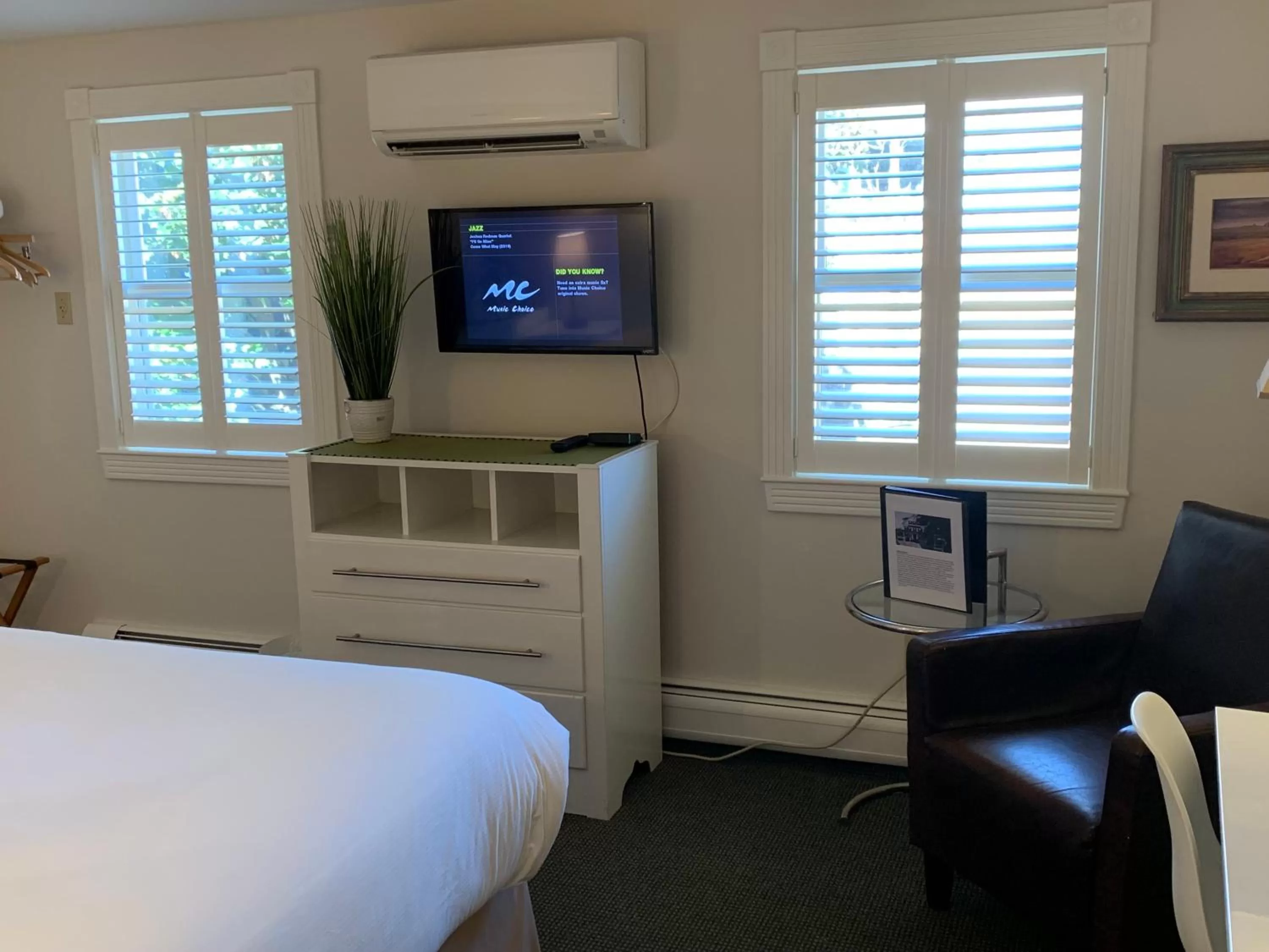 Seating area, TV/Entertainment Center in Pilgrim House