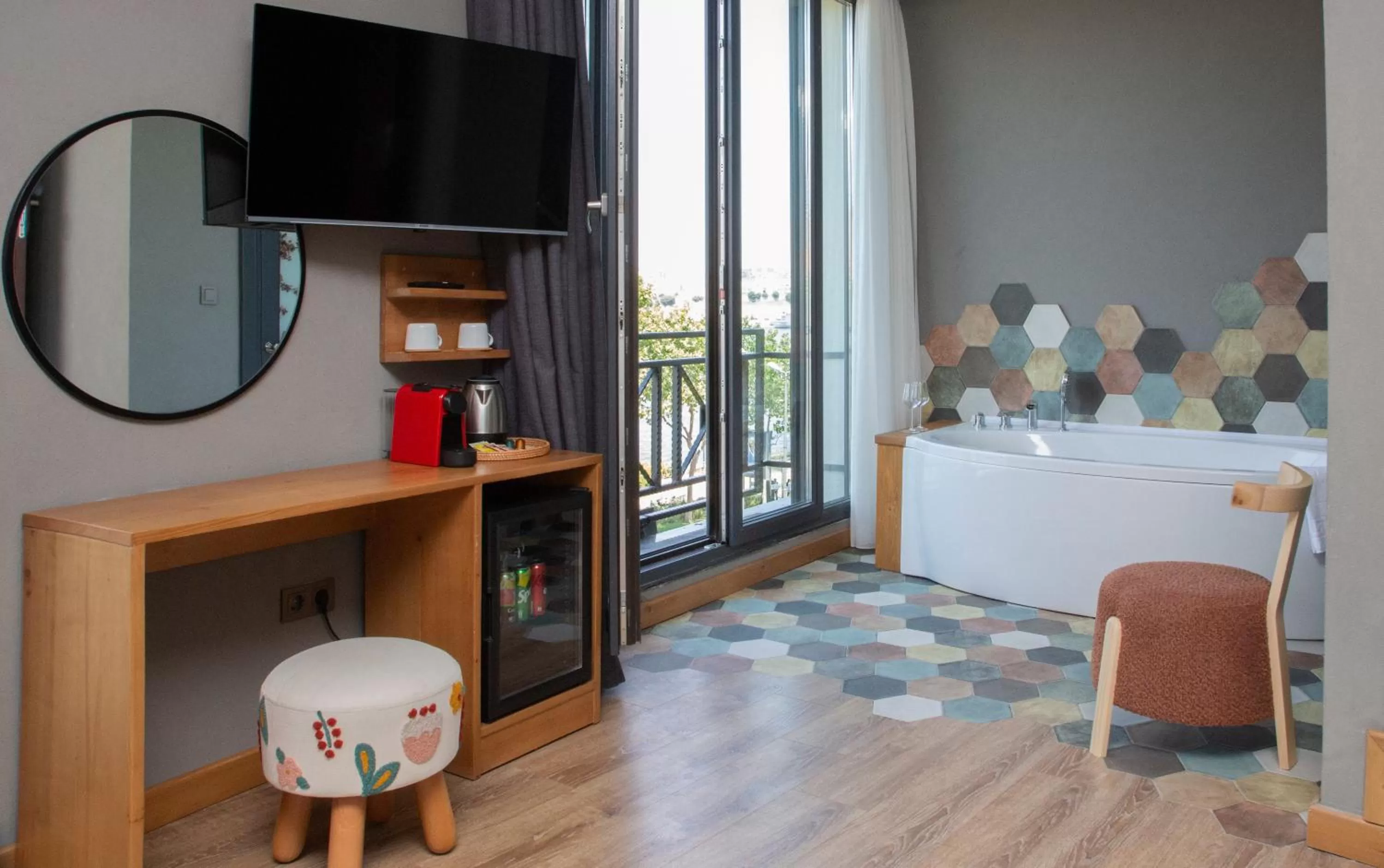 Hot Tub in Istanbul Old City Colorful Houses Balat PETRION Hotel