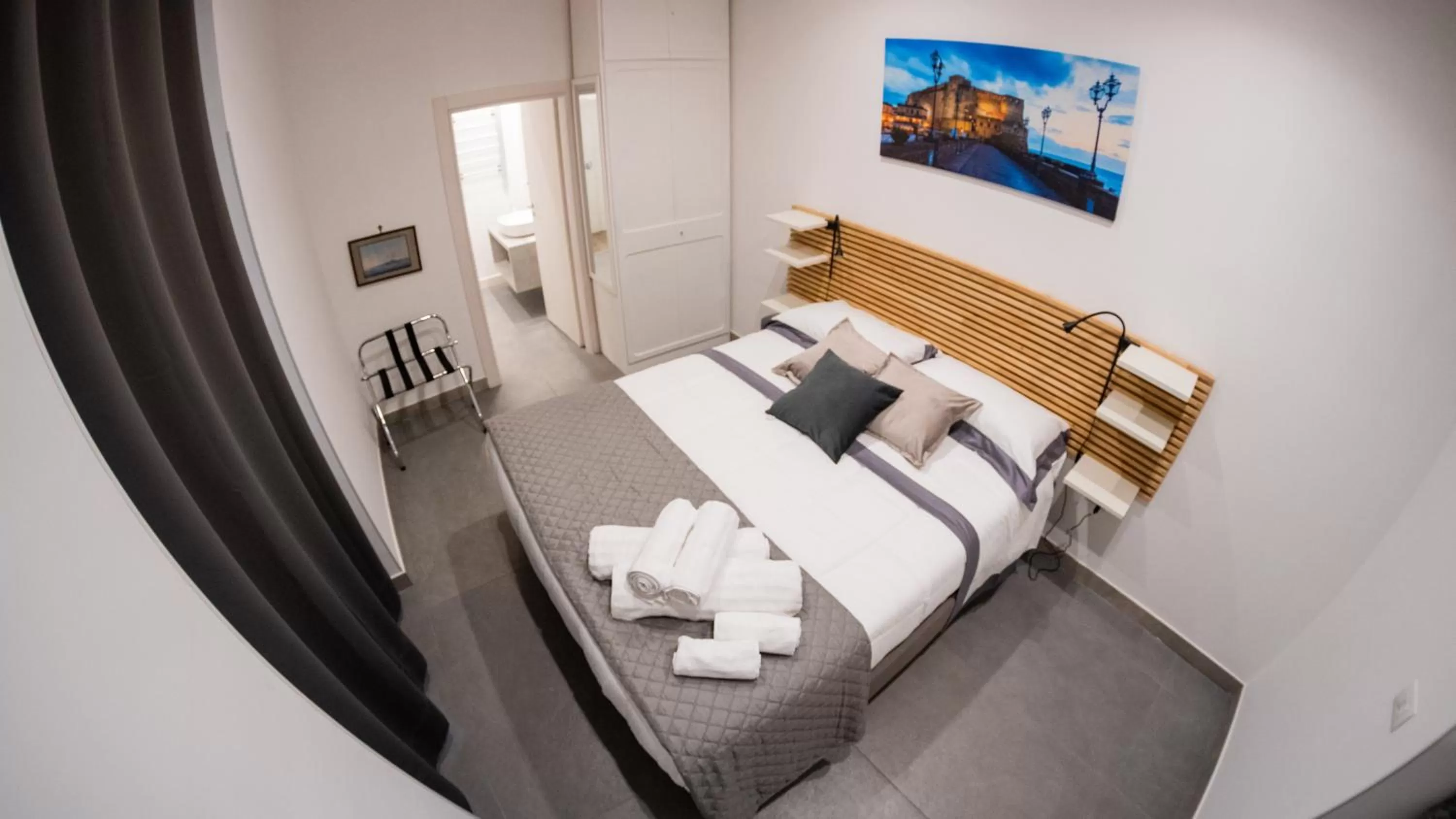 Photo of the whole room in Real Passeggio di Napoli