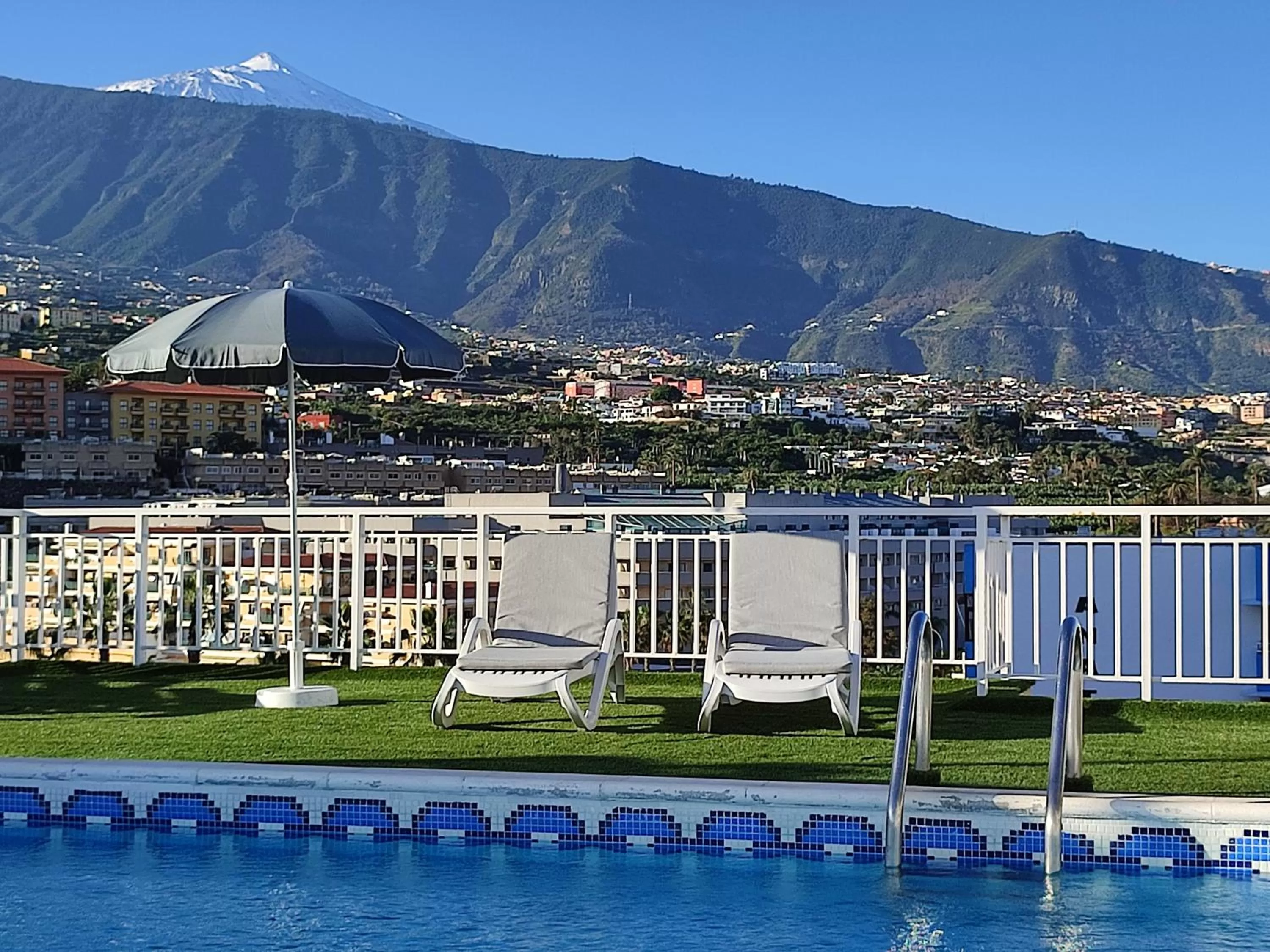 Swimming pool in Skyview Hotel Tenerife