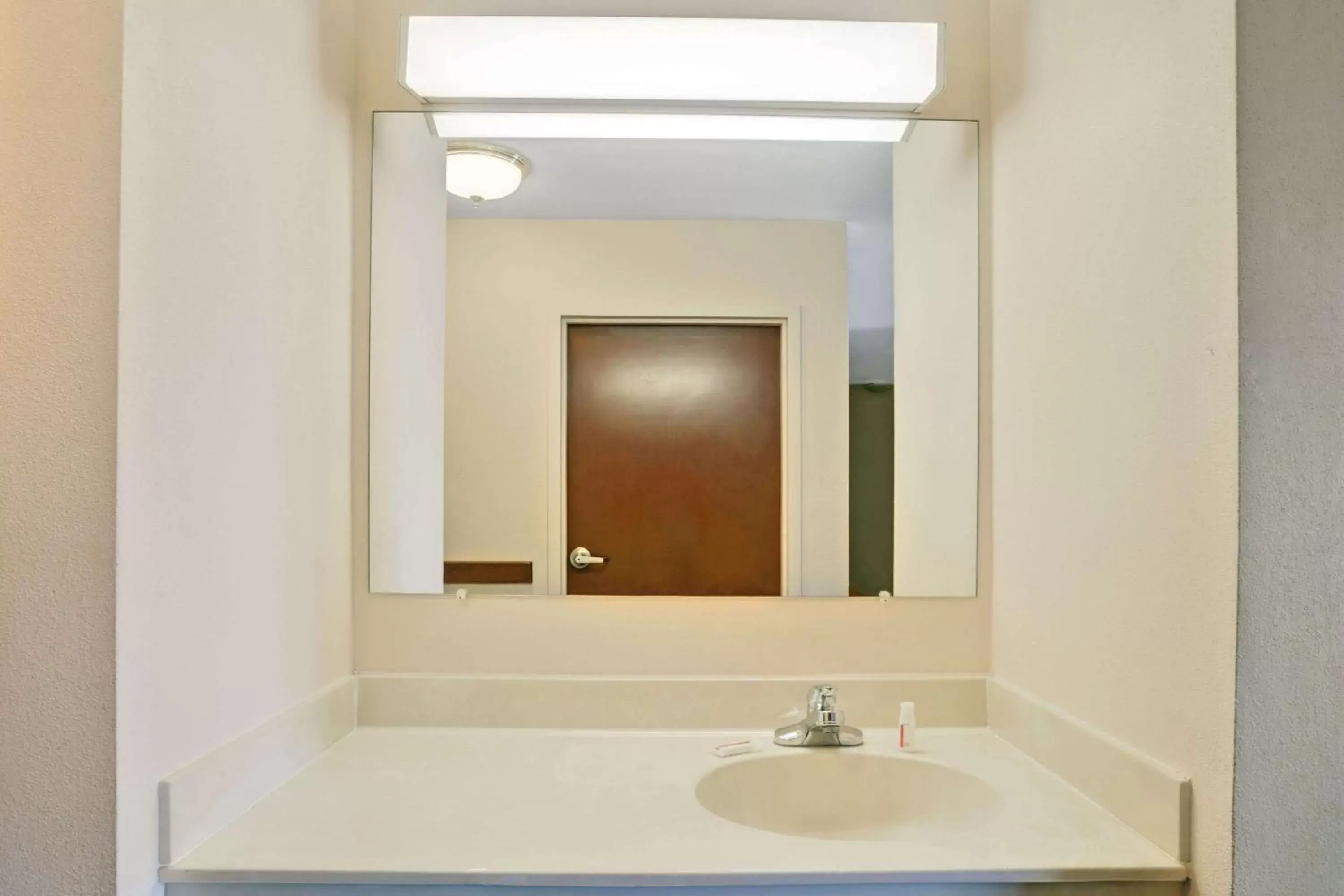 On site, Bathroom in Super 8 by Wyndham Louisville/Expo Center