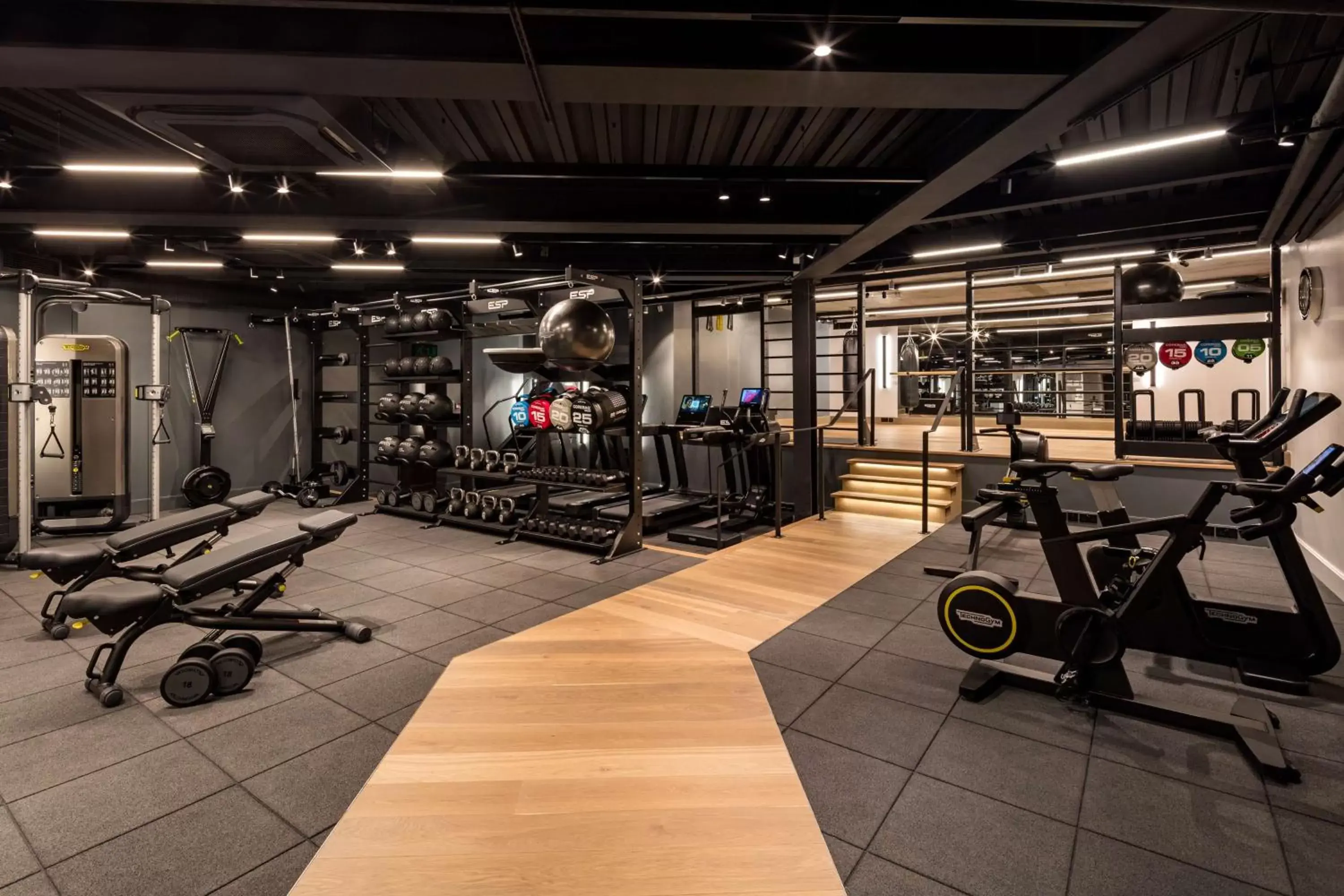 Activities, Fitness Center/Facilities in Radisson Blu Edwardian Heathrow Hotel, London