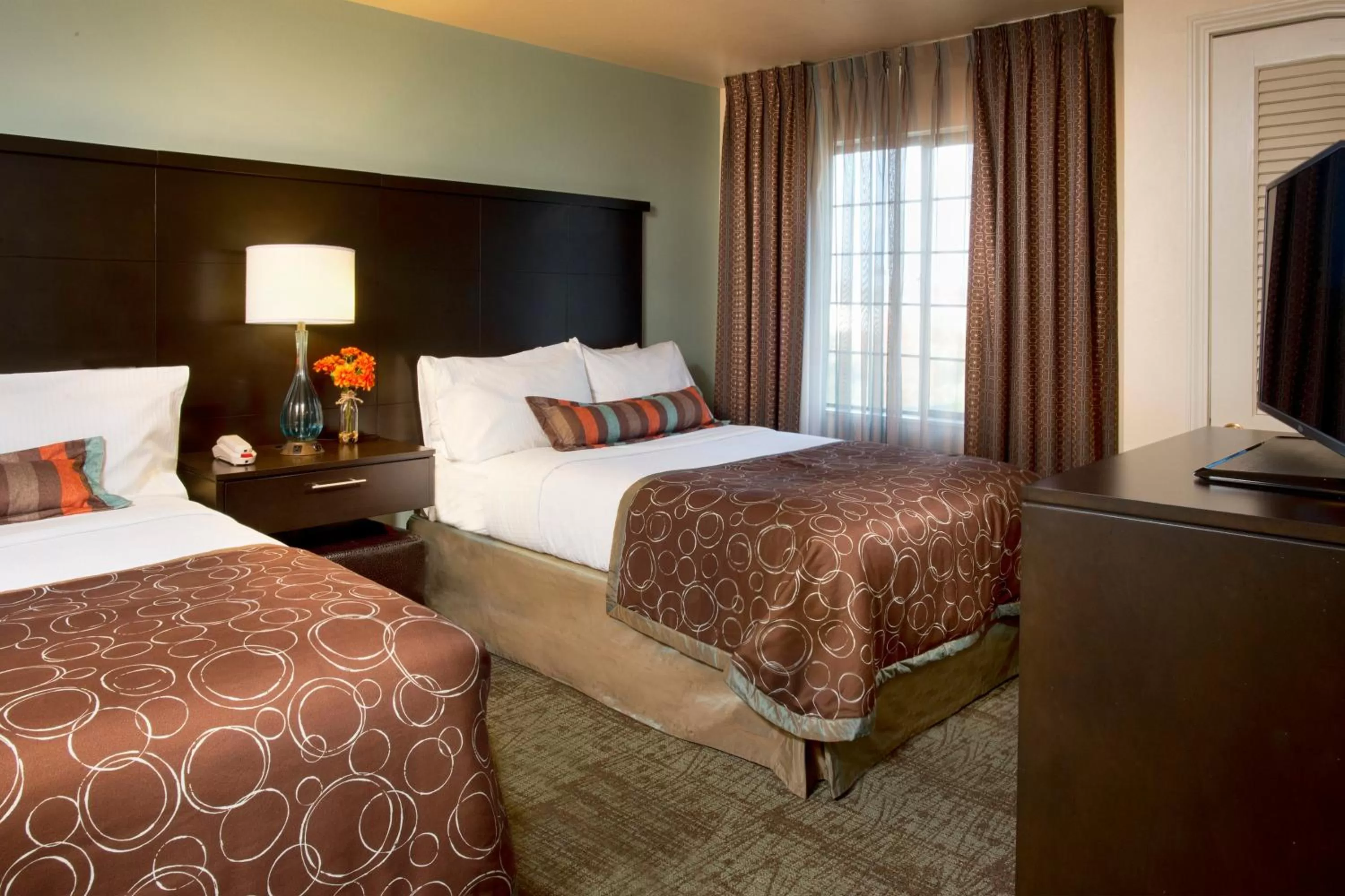Photo of the whole room, Bed in Staybridge Suites Myrtle Beach-Fantasy Harbour by IHG