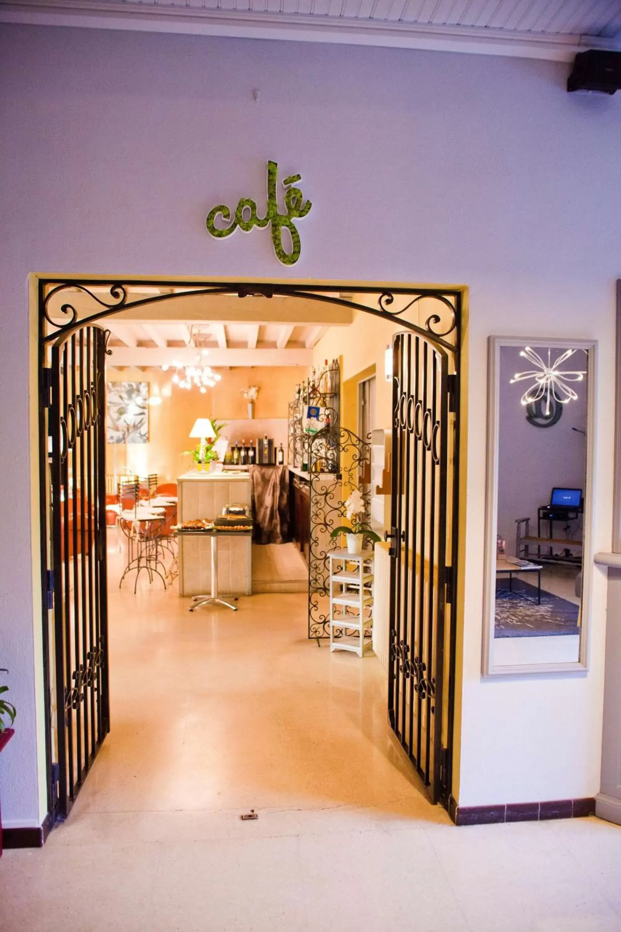 Lounge or bar in Best Western Le Val Majour Lounge or bar in Best Western Le Val Majour