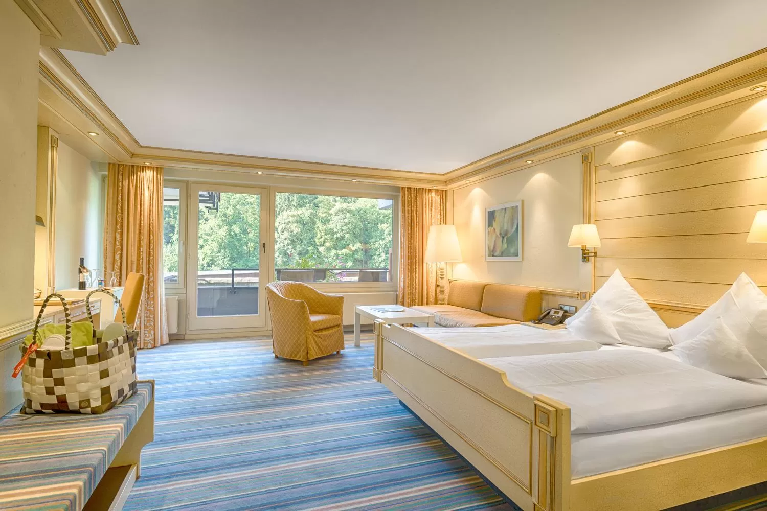 Photo of the whole room, Bed in Ringhotel Mönch`s Waldhotel