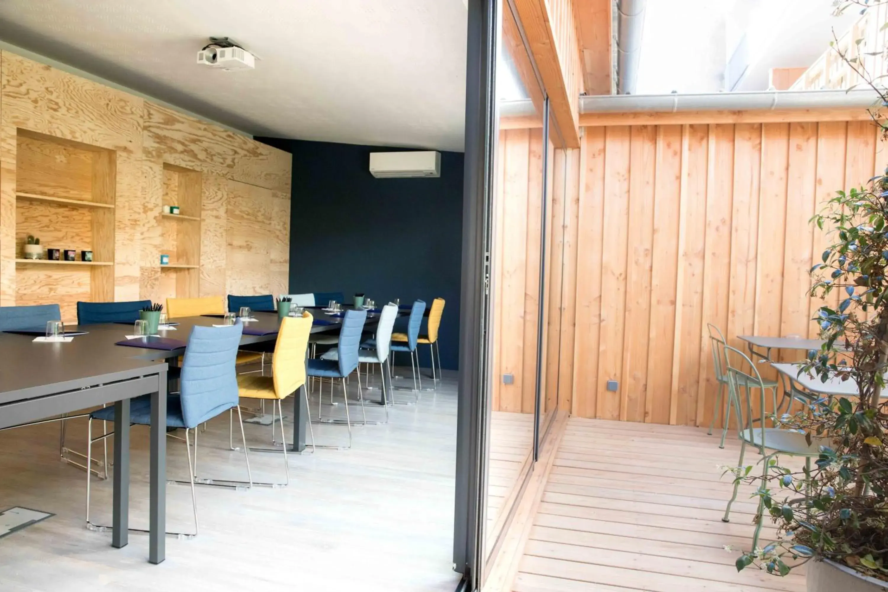 Seating area, Dining Area in T Boutique Hotel