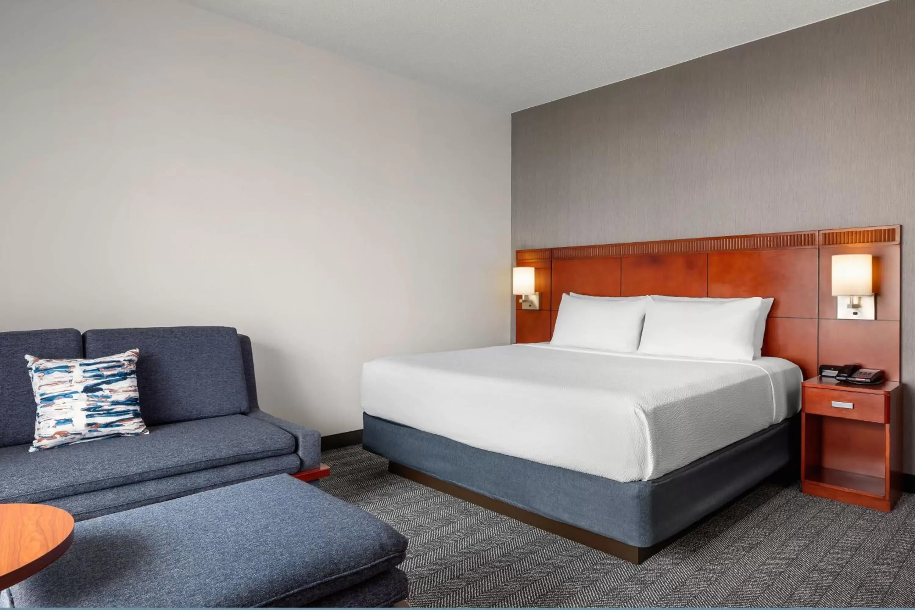 King Room with Transfer Shower - Mobility and Hearing Accessible in Courtyard by Marriott Minneapolis-St. Paul Airport
