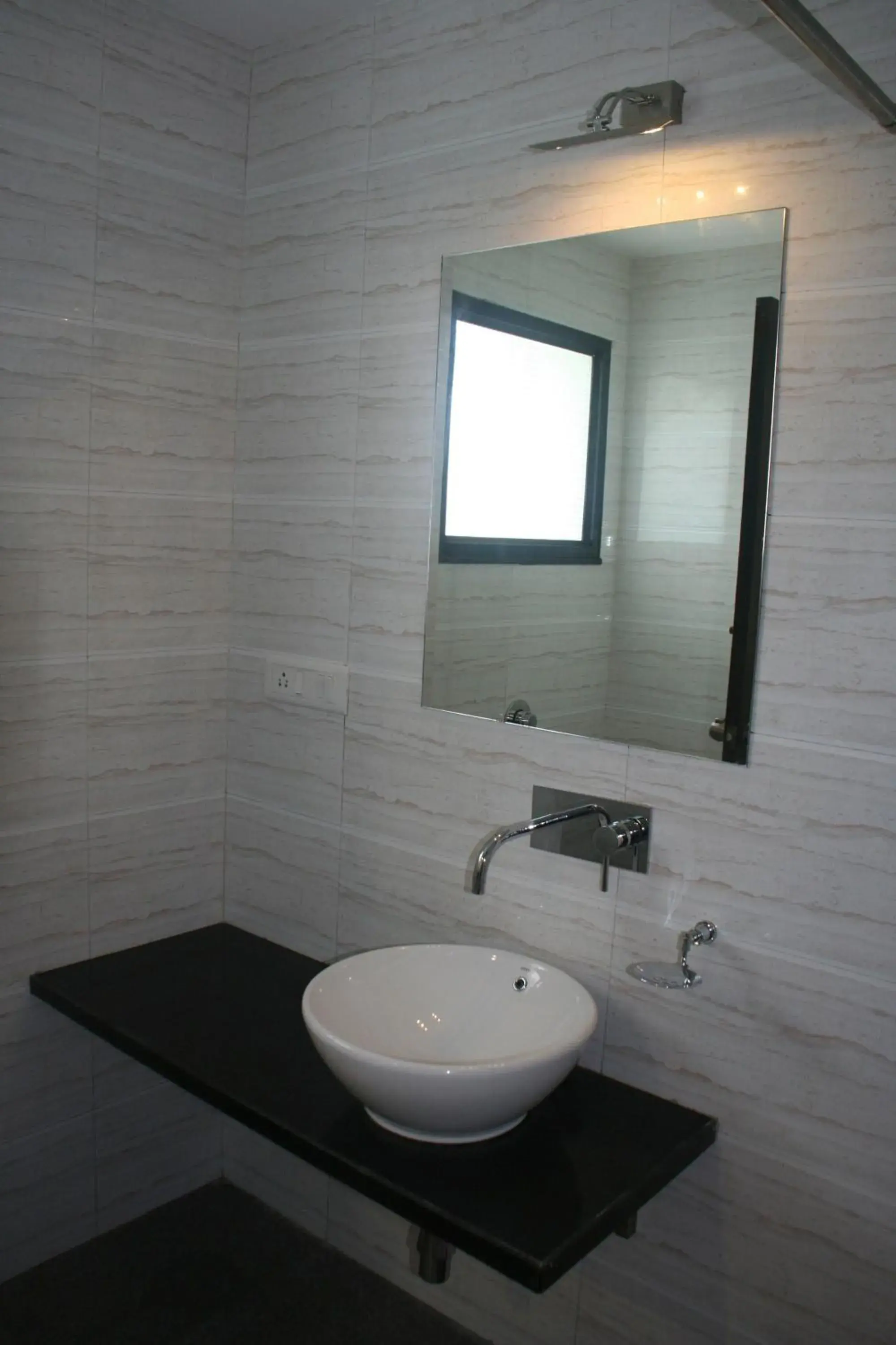 Bathroom in Hotel Girnar