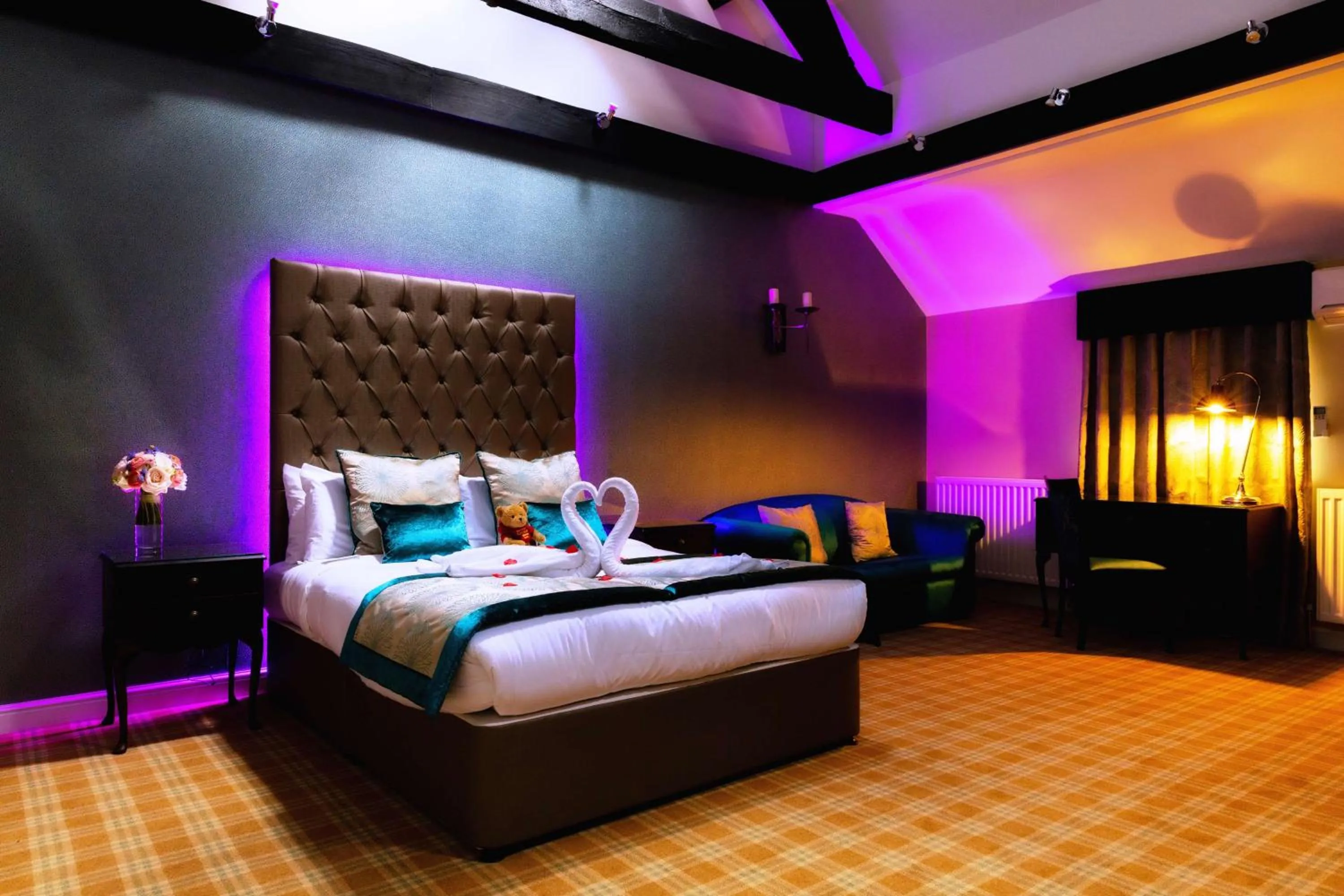 Photo of the whole room, Bed in Rogerthorpe Manor Hotel